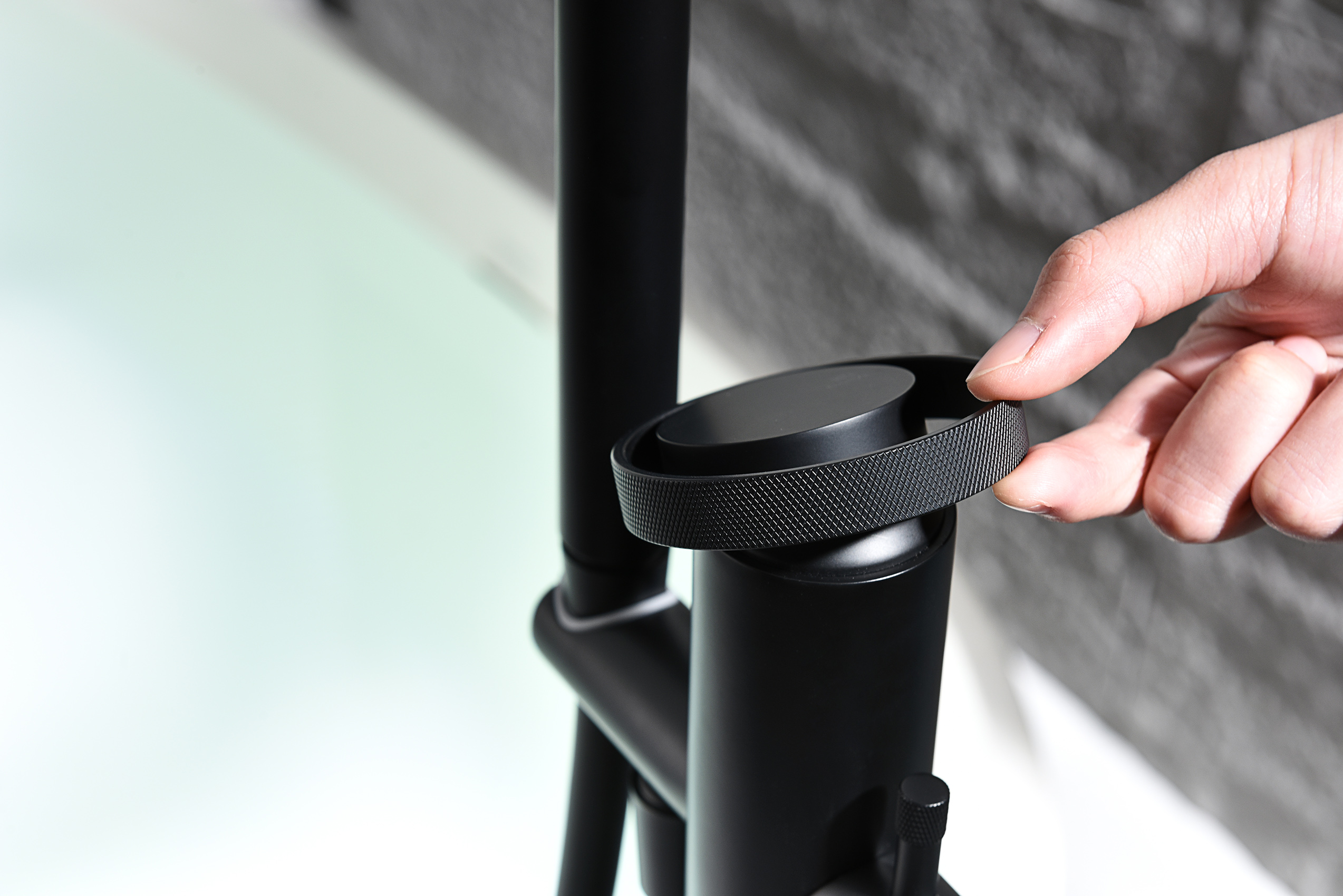 19181-C Смеситель напольный для ванны (ЧЕРНЫЙ) GANZER  (5/1шт)