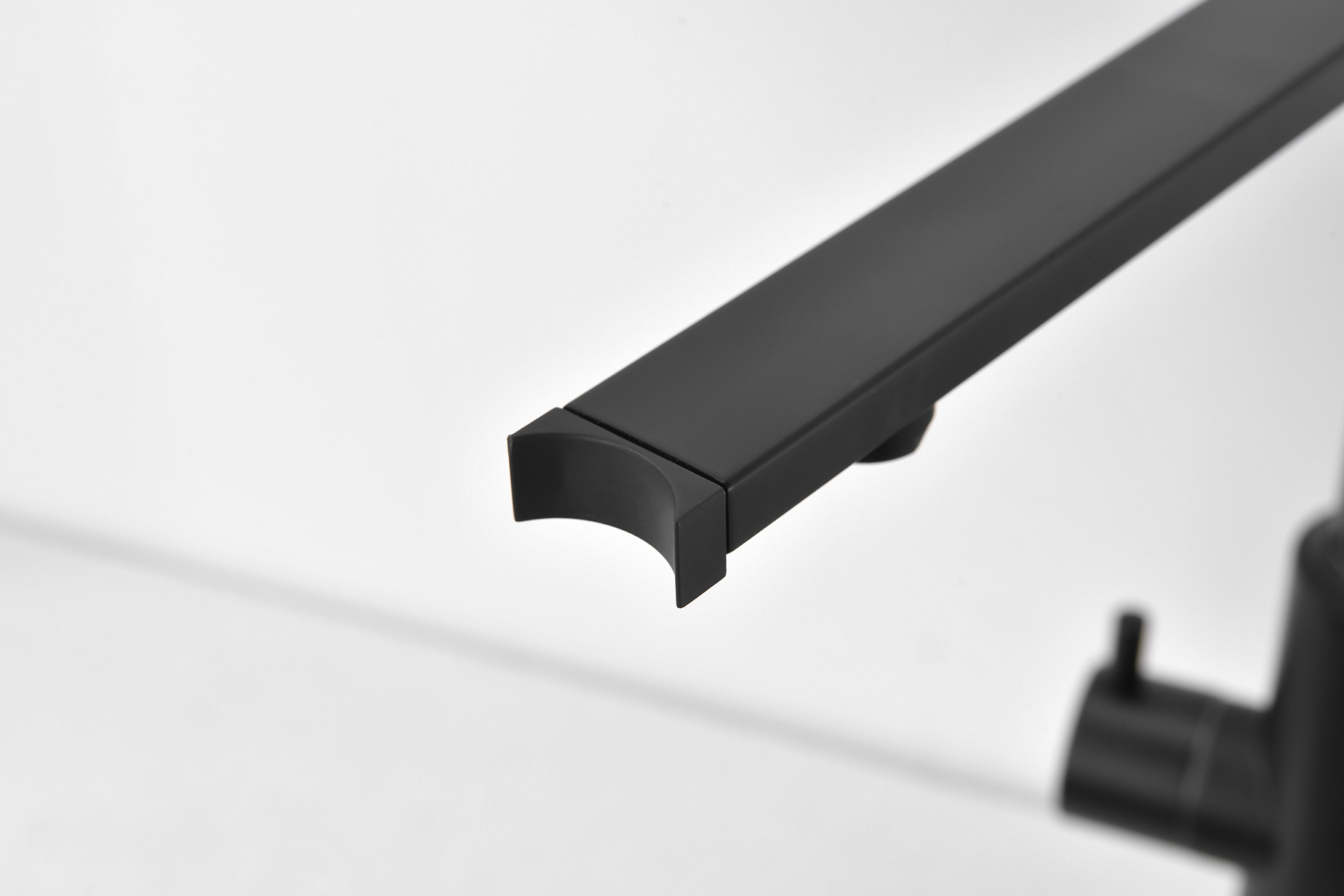 07127-C Смес. для кухни с гиб МАГ. изл. и под. фильт. (ЧЕР.+ЧЕР.) GANZER (10/1шт)