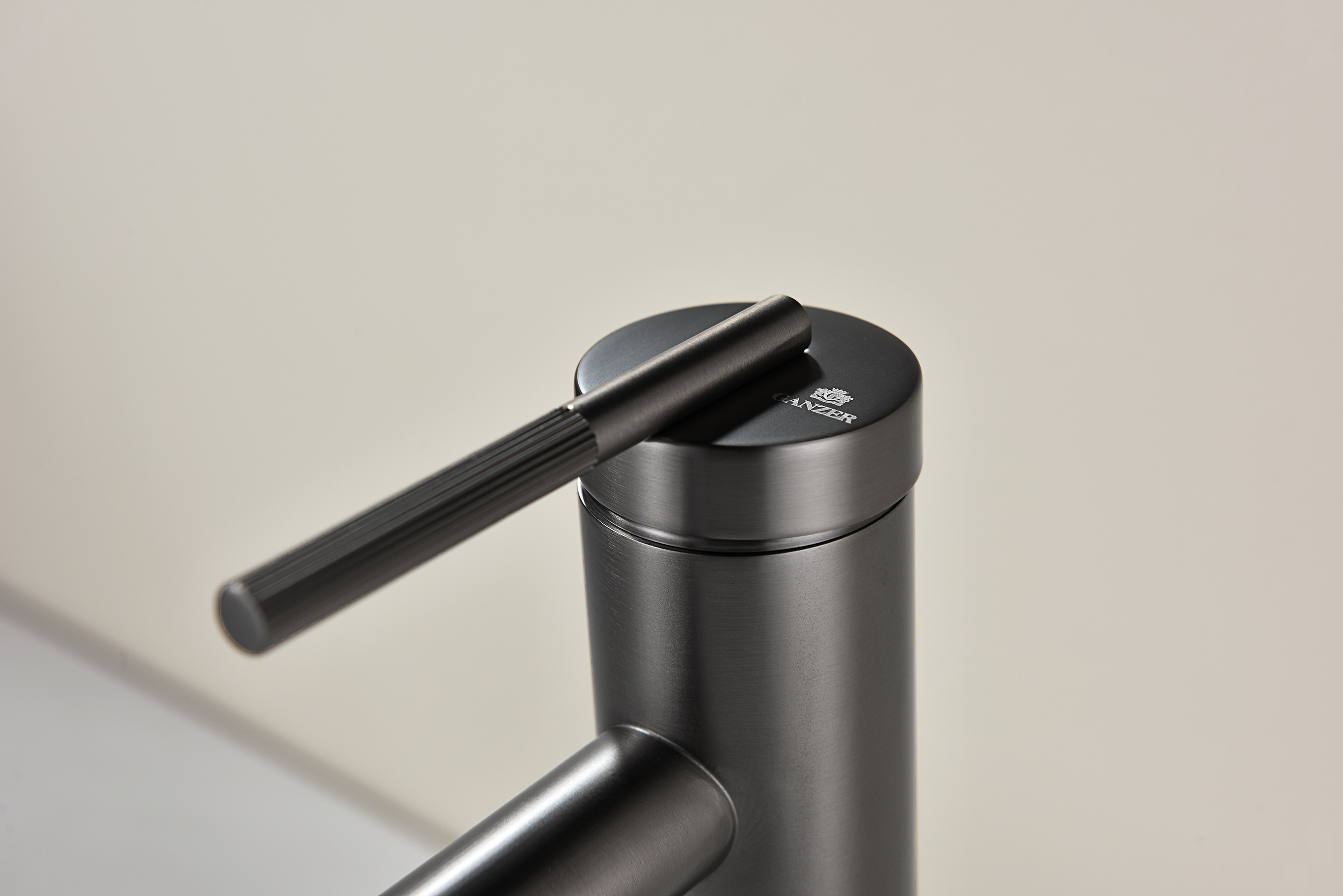 19112-Q Смеситель од. для раковины-чаши (ГРАФИТ) GANZER (10/1шт)