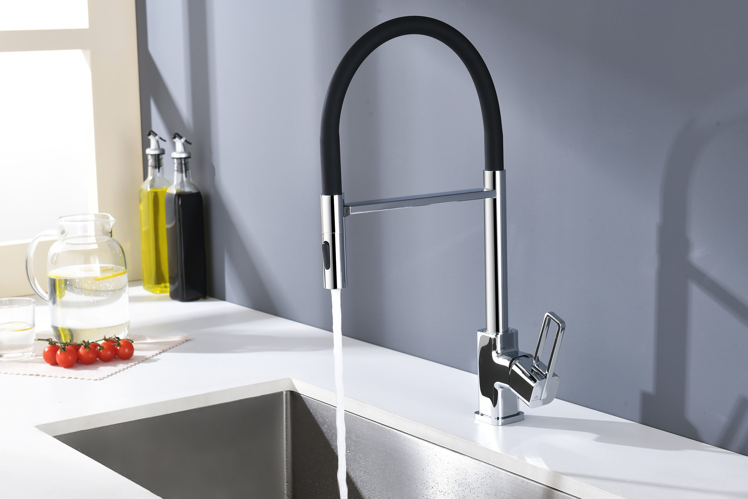 12127 Смеситель для кухни с гиб. МАГНИТ. изливом (ХРОМ+ЧЕР.) GANZER (10/1шт)