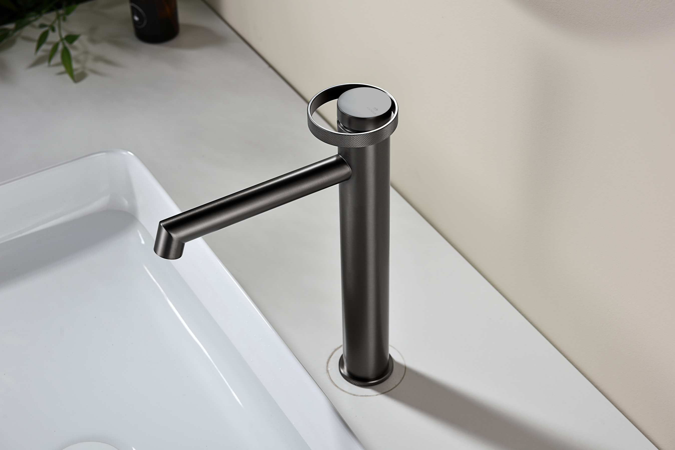 19112-Q Смеситель од. для раковины-чаши (ГРАФИТ) GANZER (10/1шт)