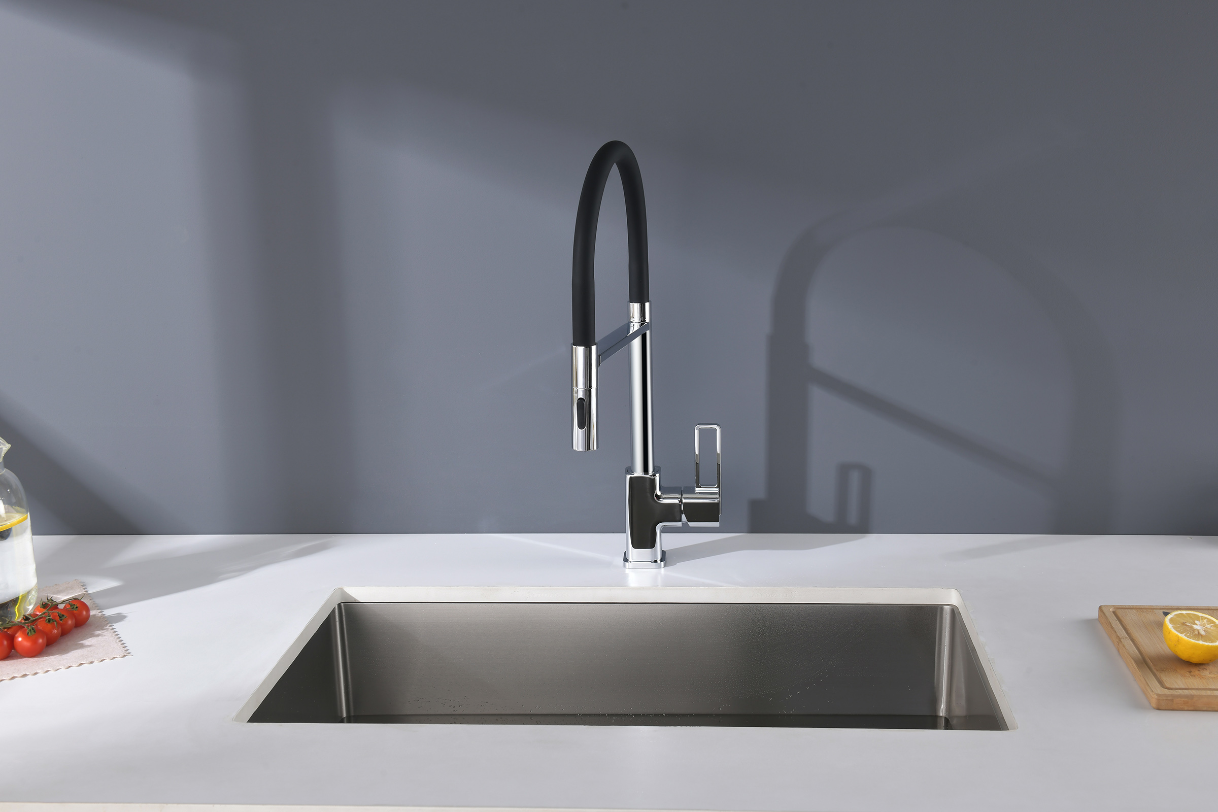 12127 Смеситель для кухни с гиб. МАГНИТ. изливом (ХРОМ+ЧЕР.) GANZER (10/1шт)