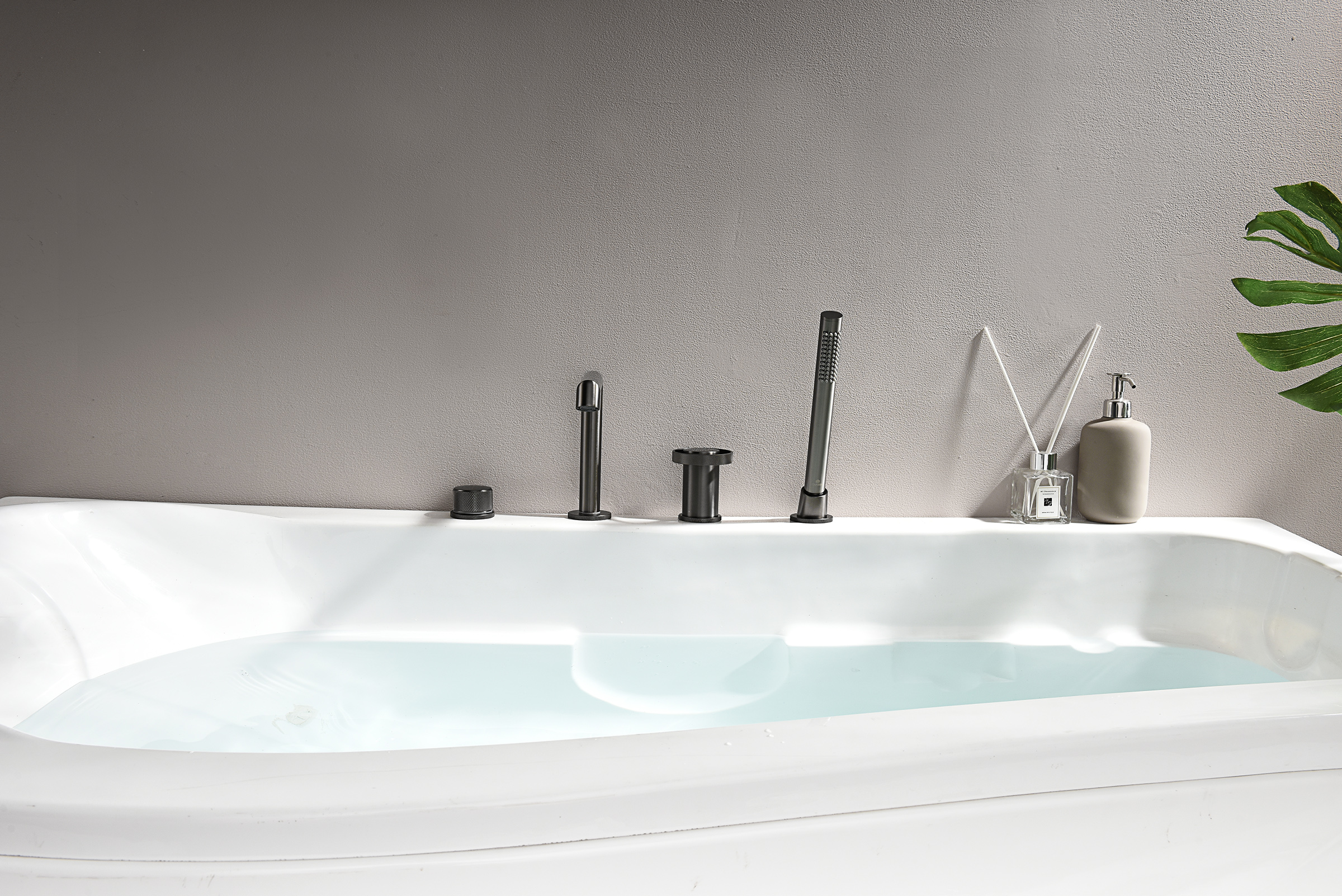 19133-Q Смеситель на борт ванны (4-отв,ГРАФИТ)  GANZER (6/1шт)