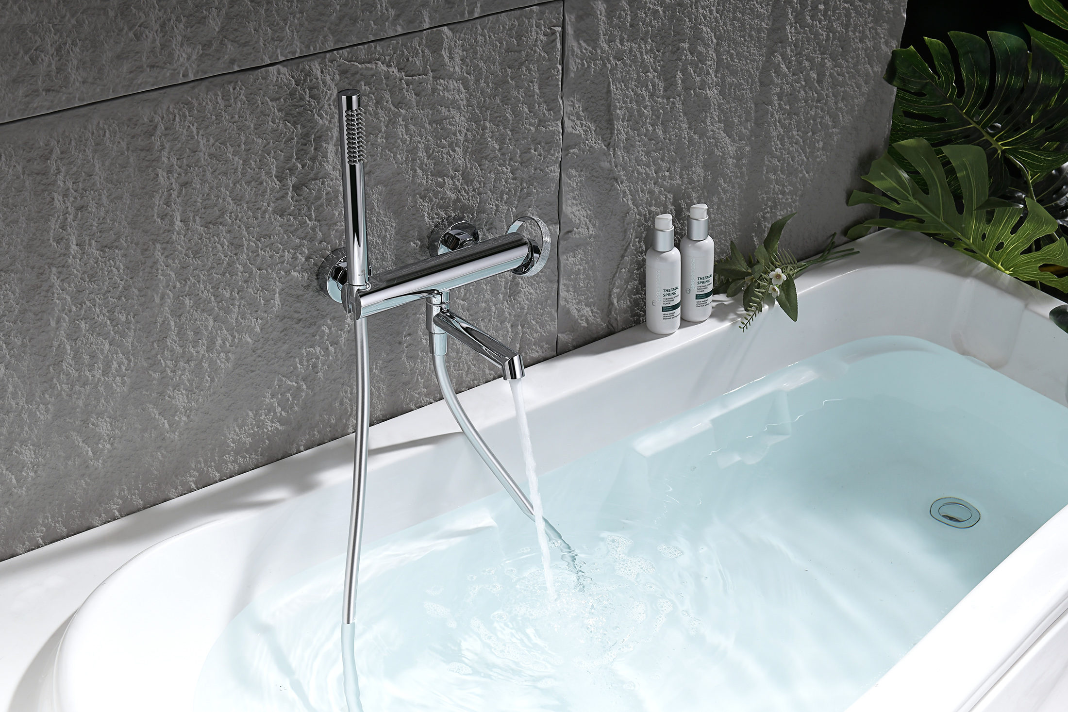 19132 Смеситель од. для ванны кор. (ХРОМ)  GANZER  (8/1шт)