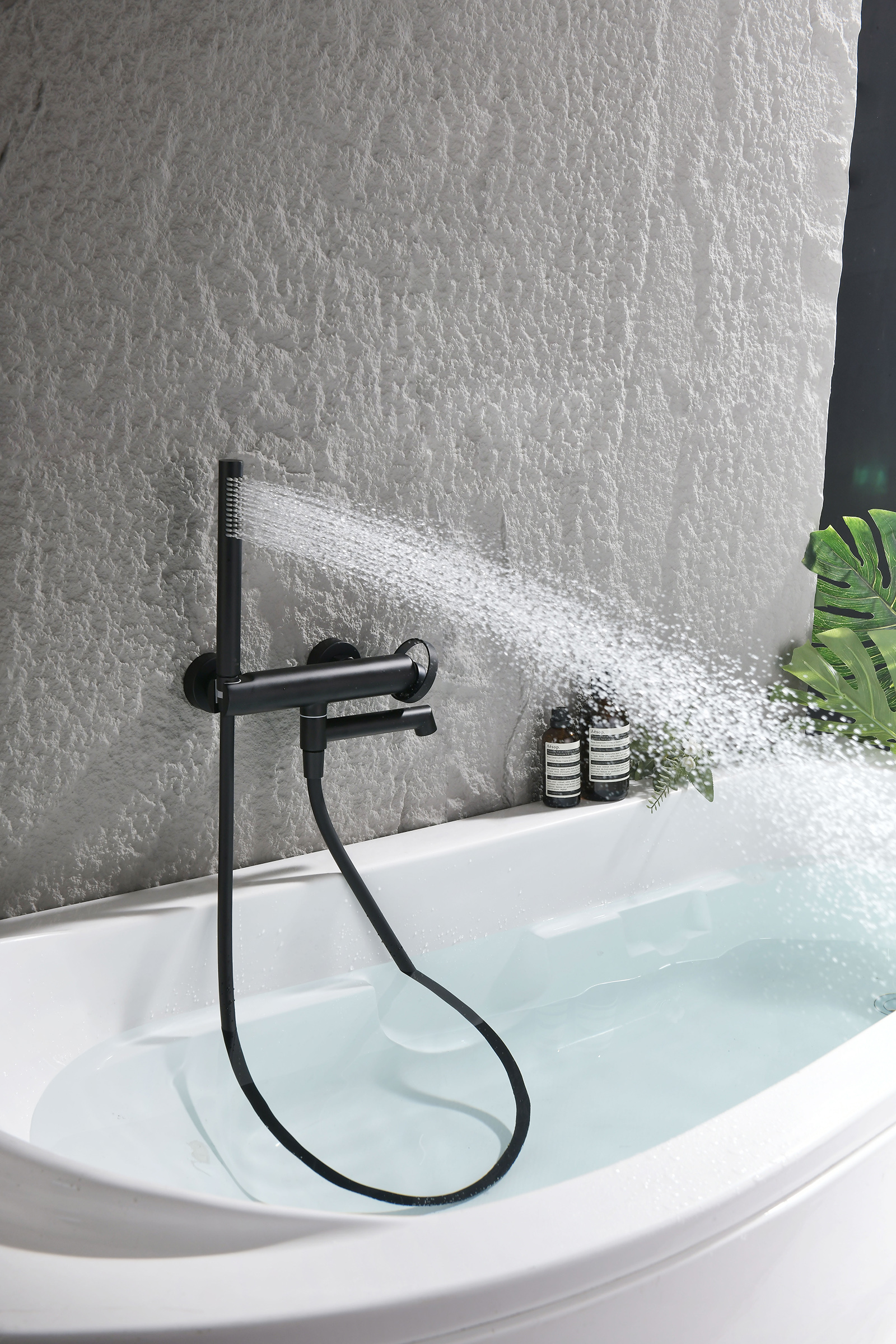 19132-C Смеситель од. для ванны кор. (ЧЕРНЫЙ)  GANZER  (8/1шт)