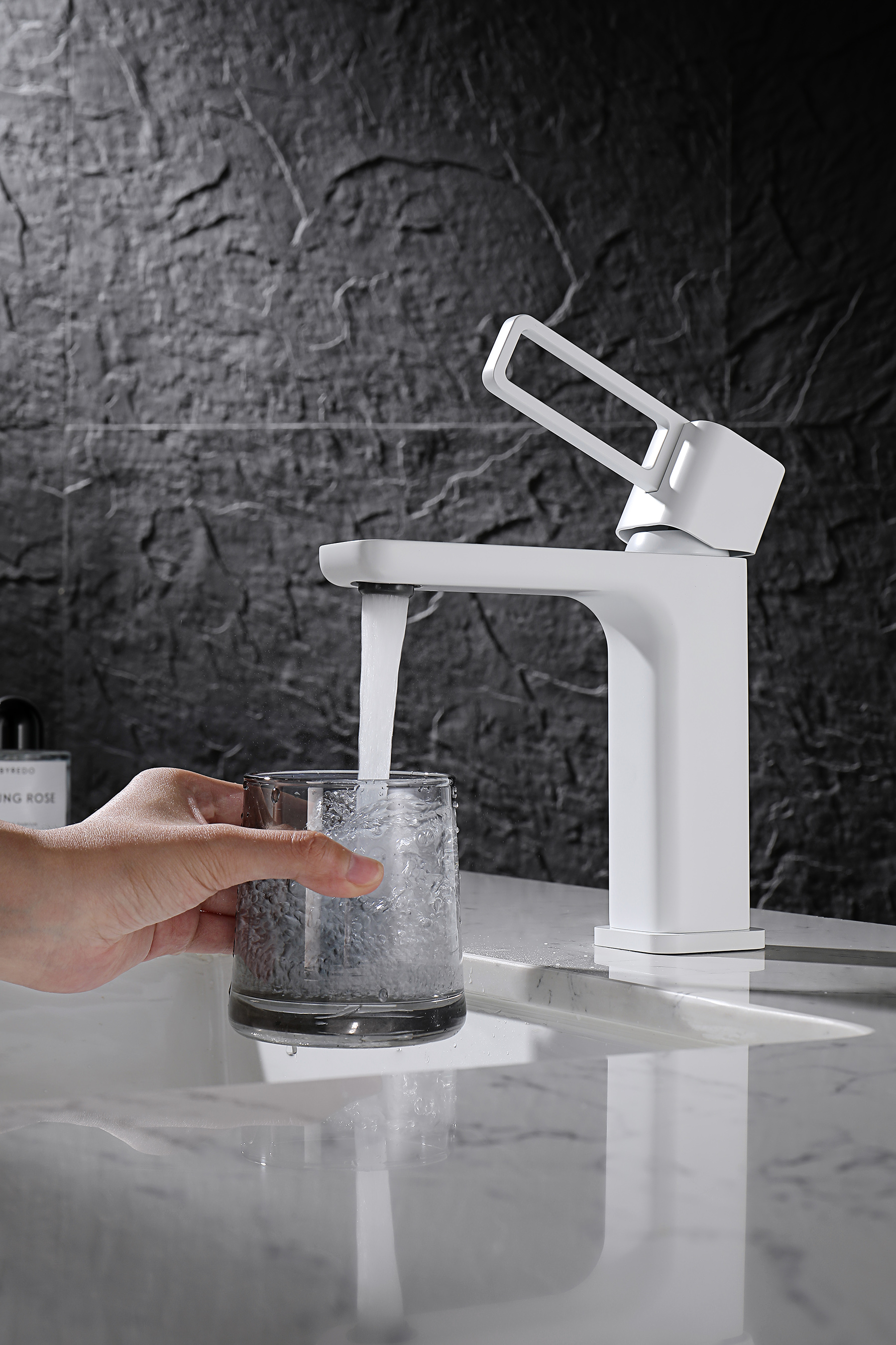 12111-F Смеситель од. для раковины (БЕЛЫЙ) GANZER (10/1шт)