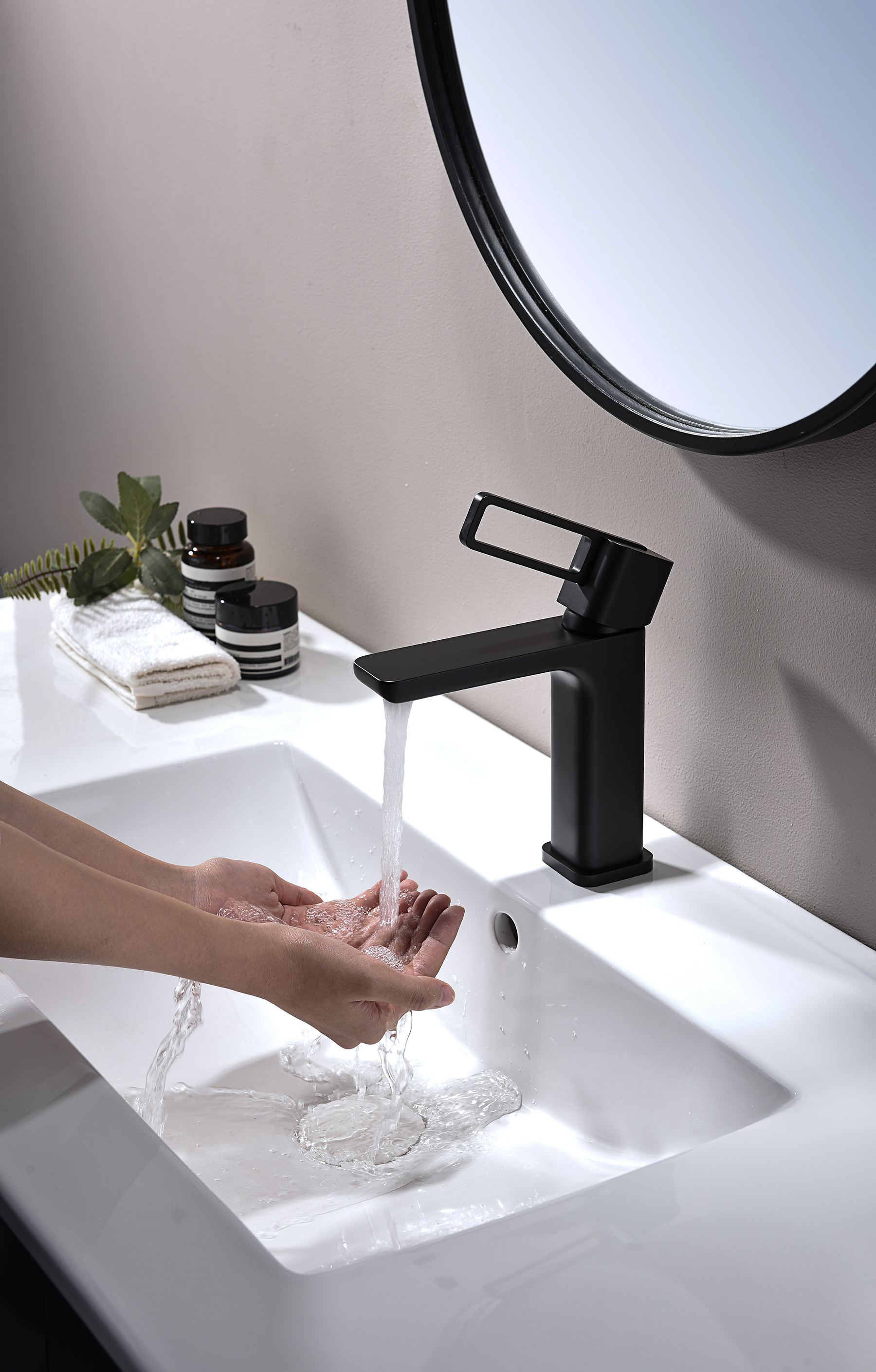 12111-C Смеситель од. для раковины (ЧЕРНЫЙ) GANZER (10/1шт)