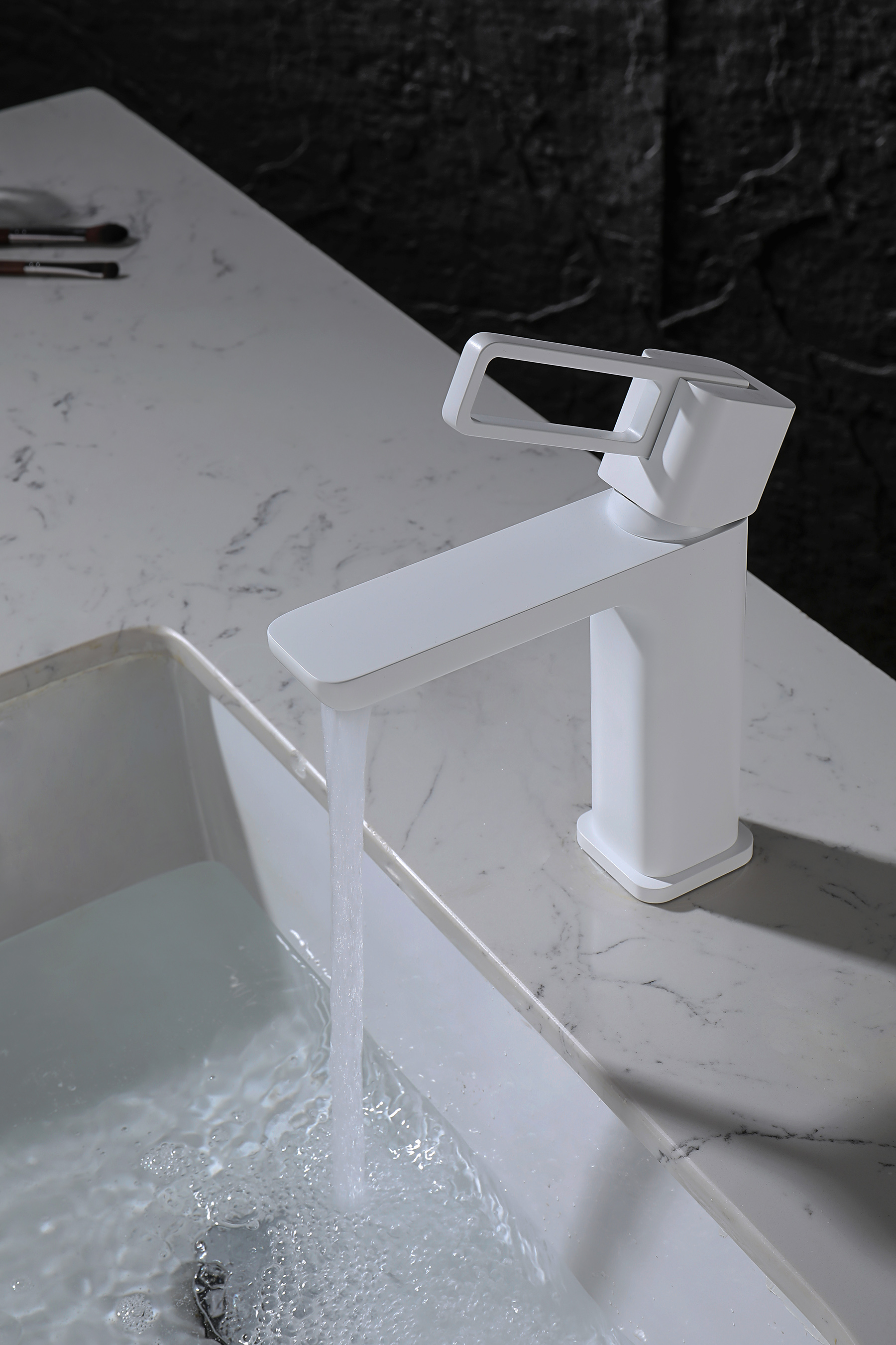 12111-F Смеситель од. для раковины (БЕЛЫЙ) GANZER (10/1шт)