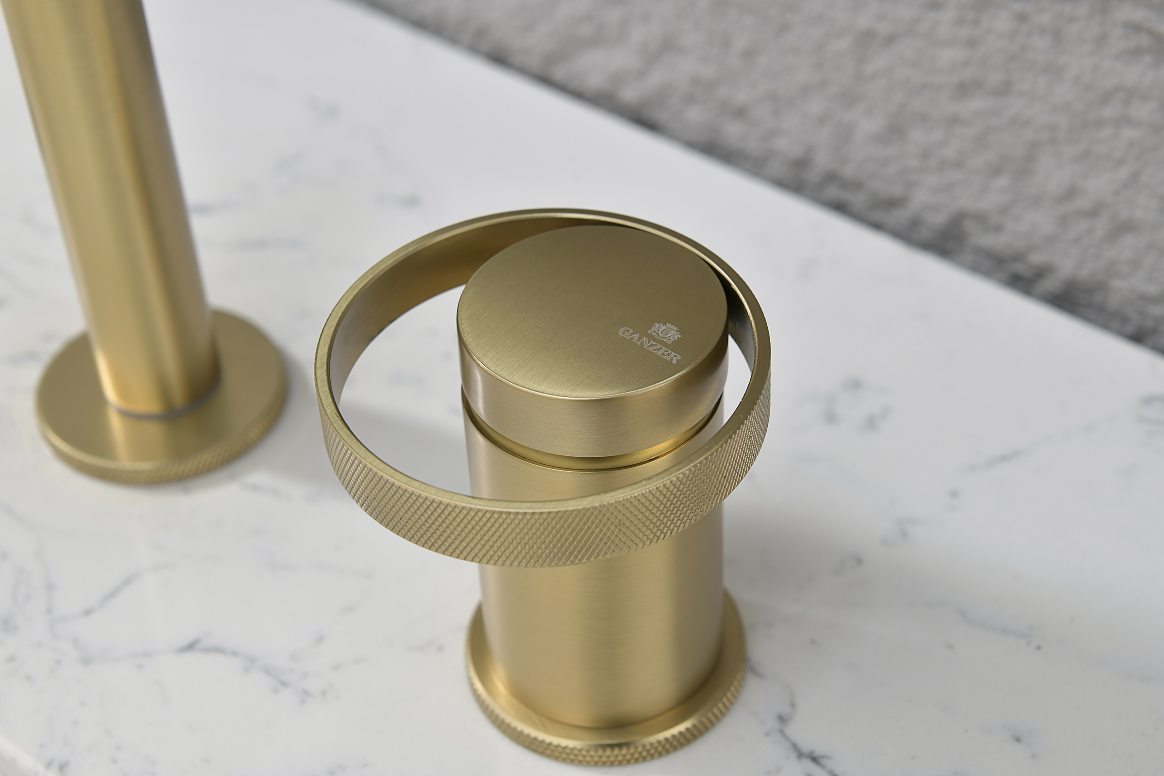 19114-S Смеситель на борт раковины (2-отв,Мат. Золото)  GANZER (10/1шт)