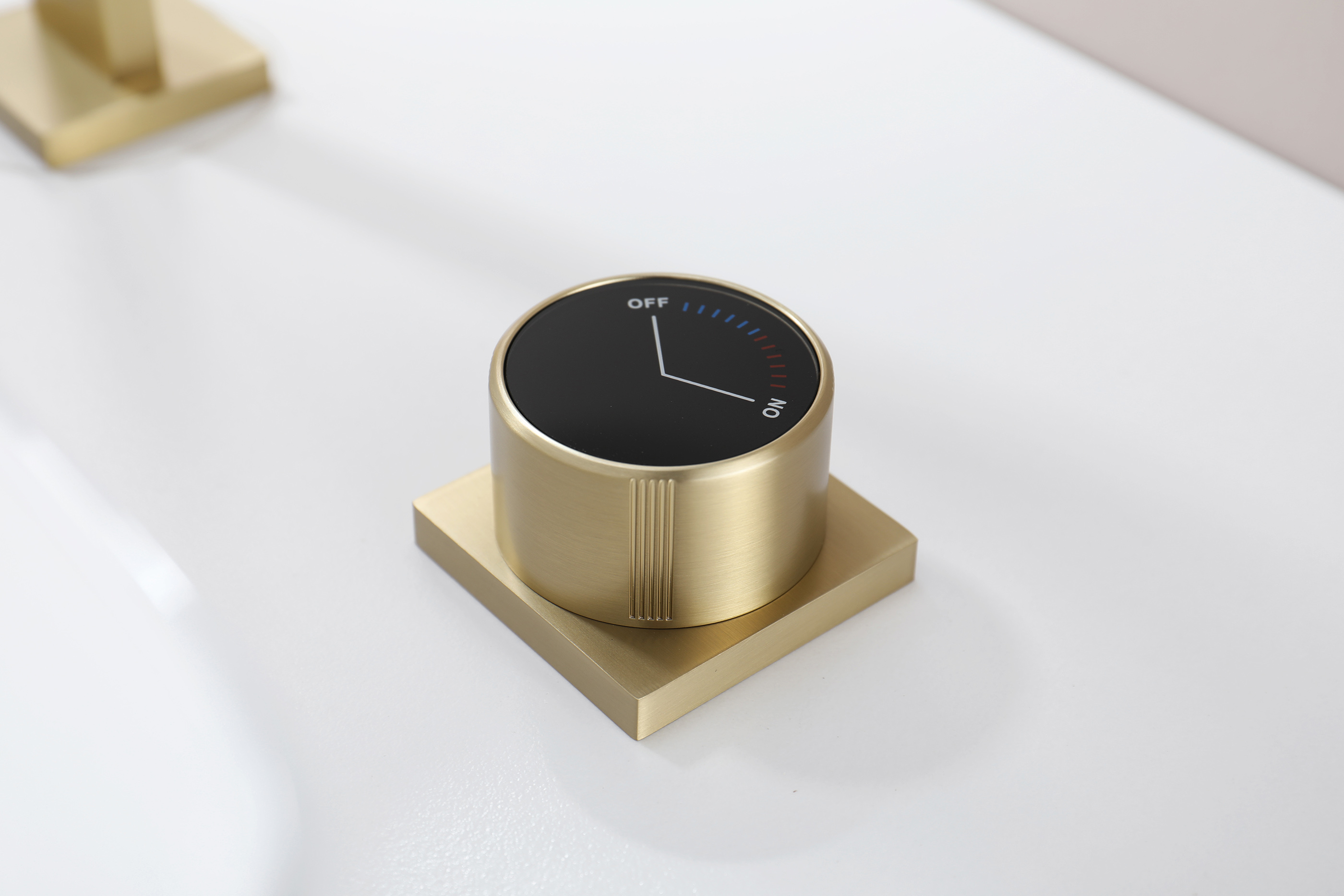 01112-S Смеситель на борт раковины (2-отв,Мат. Золото)  GANZER (10/1шт)