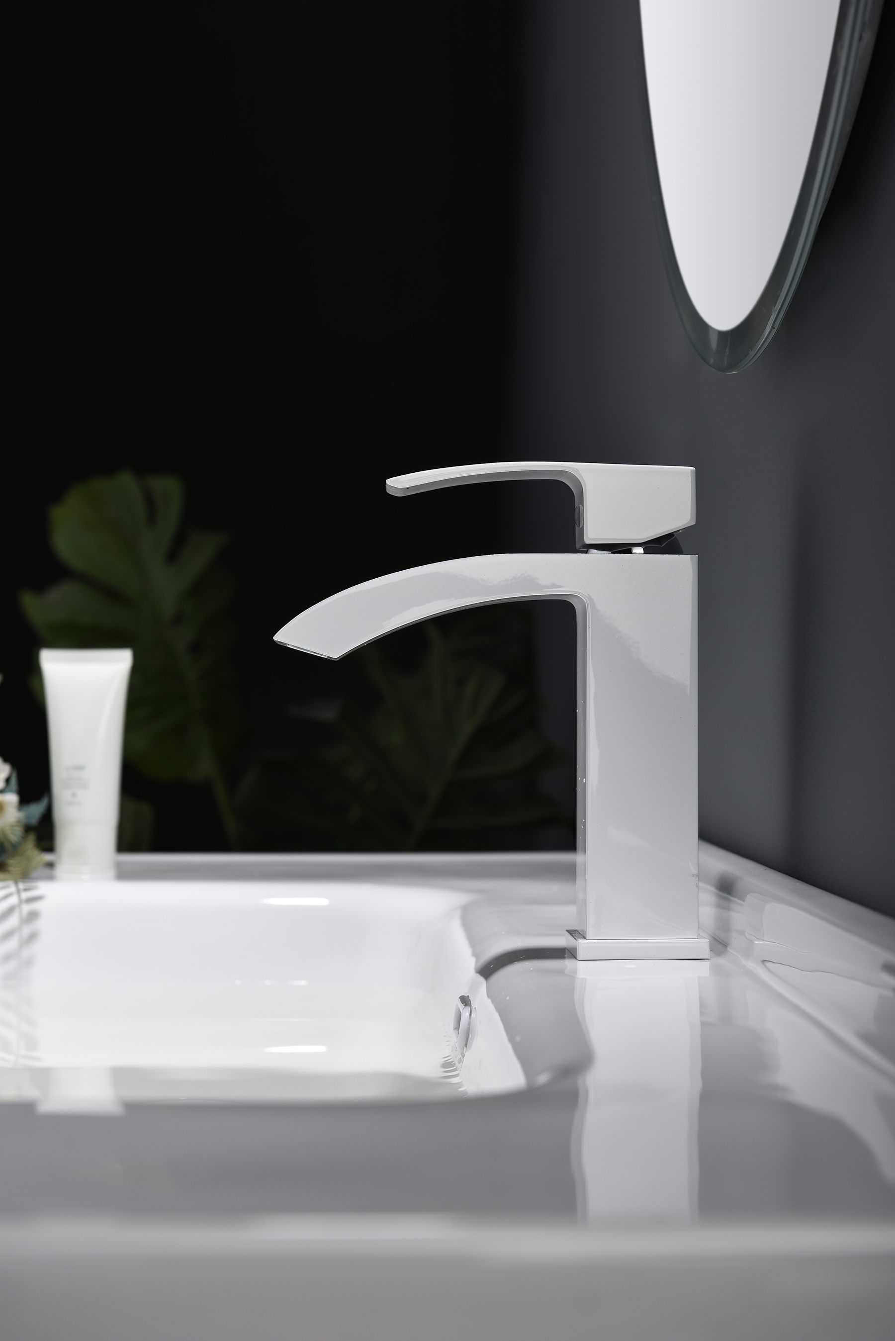 44111-F Смеситель од. для раковины (БЕЛЫЙ) GANZER (10/1шт)