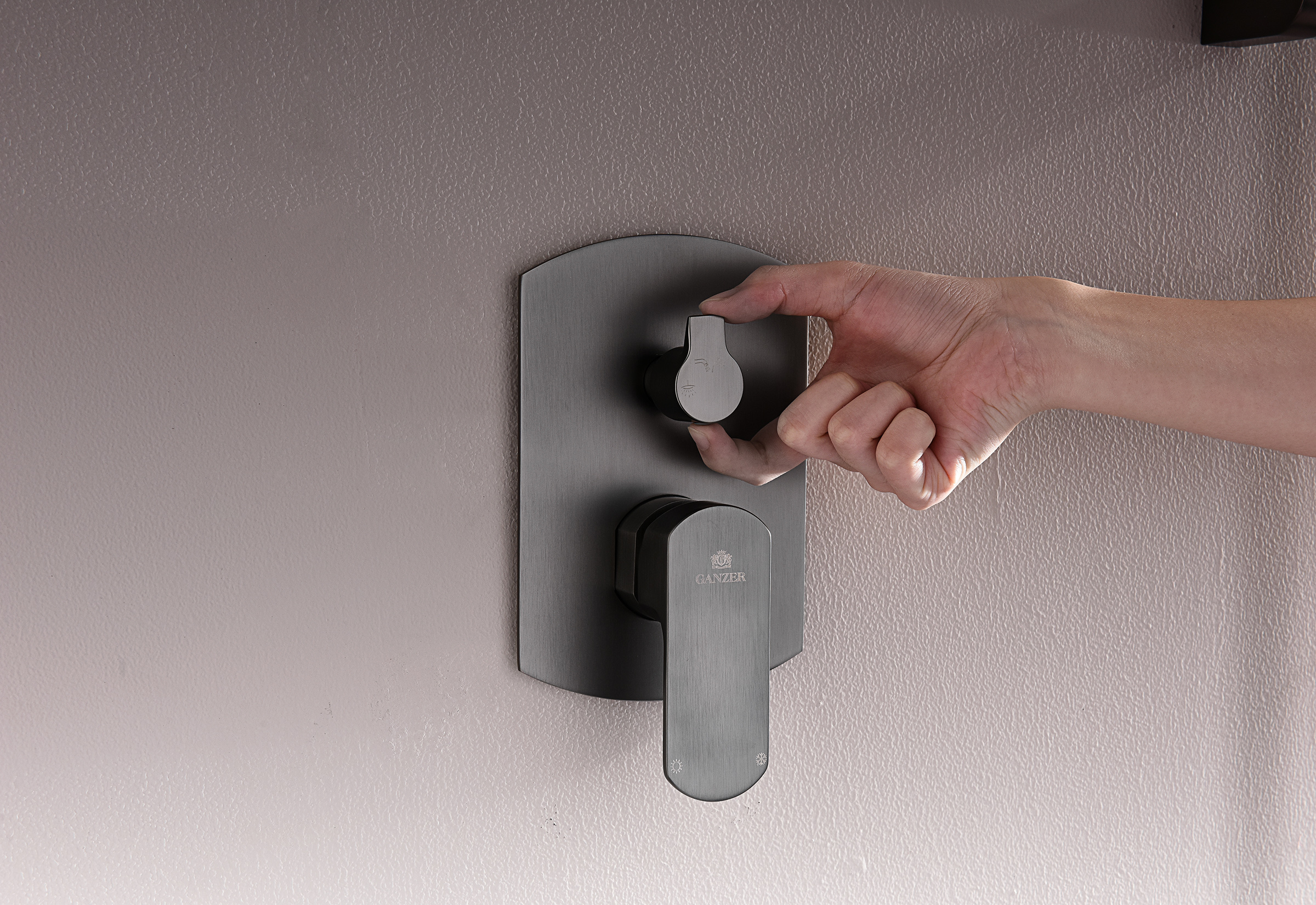 06165-Q Смеситель встраиваемый для душа с 3-функ. (ГРАФИТ) GANZER (6/1шт)