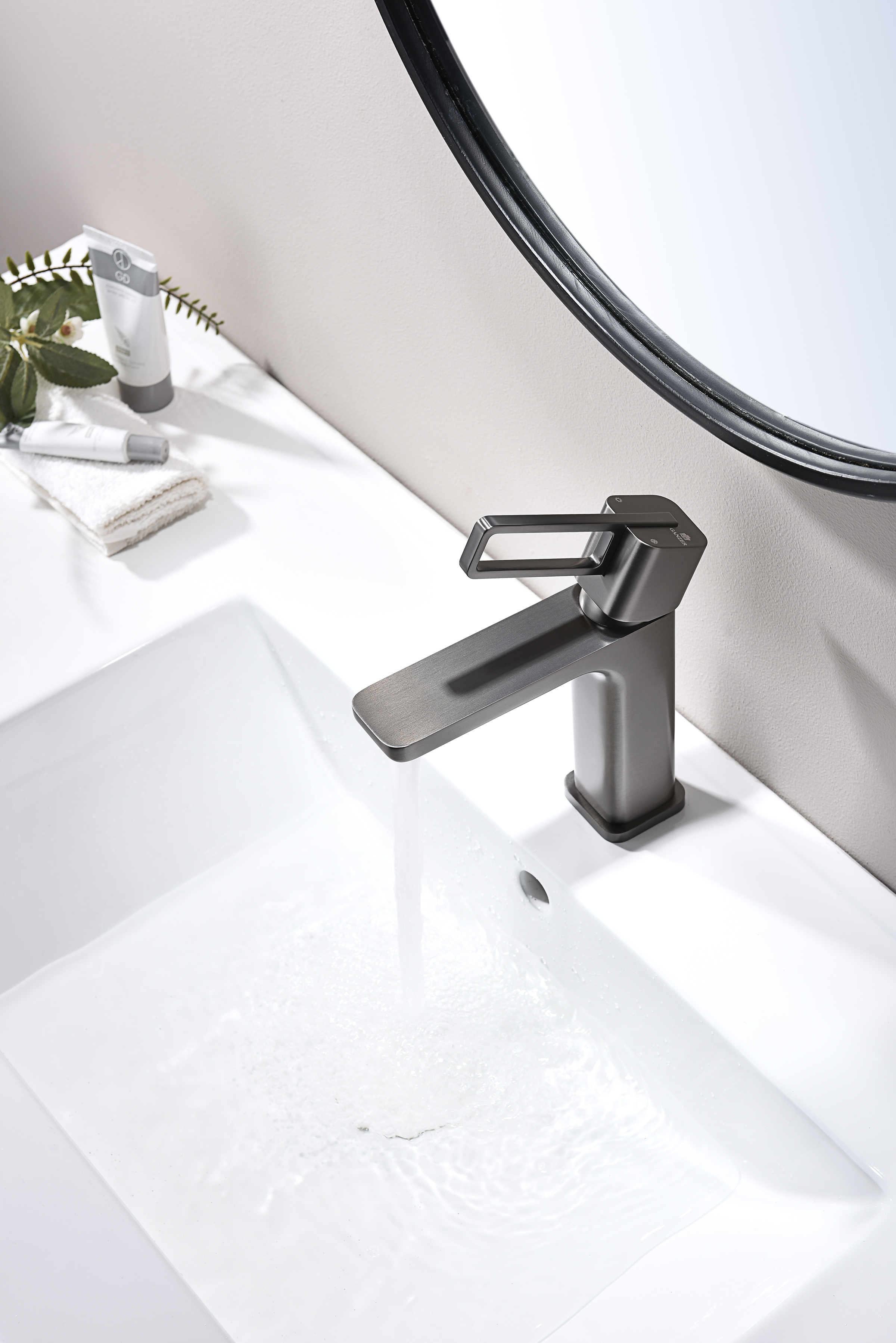 12111-Q Смеситель од. для раковины (ГРАФИТ) GANZER (10/1шт)