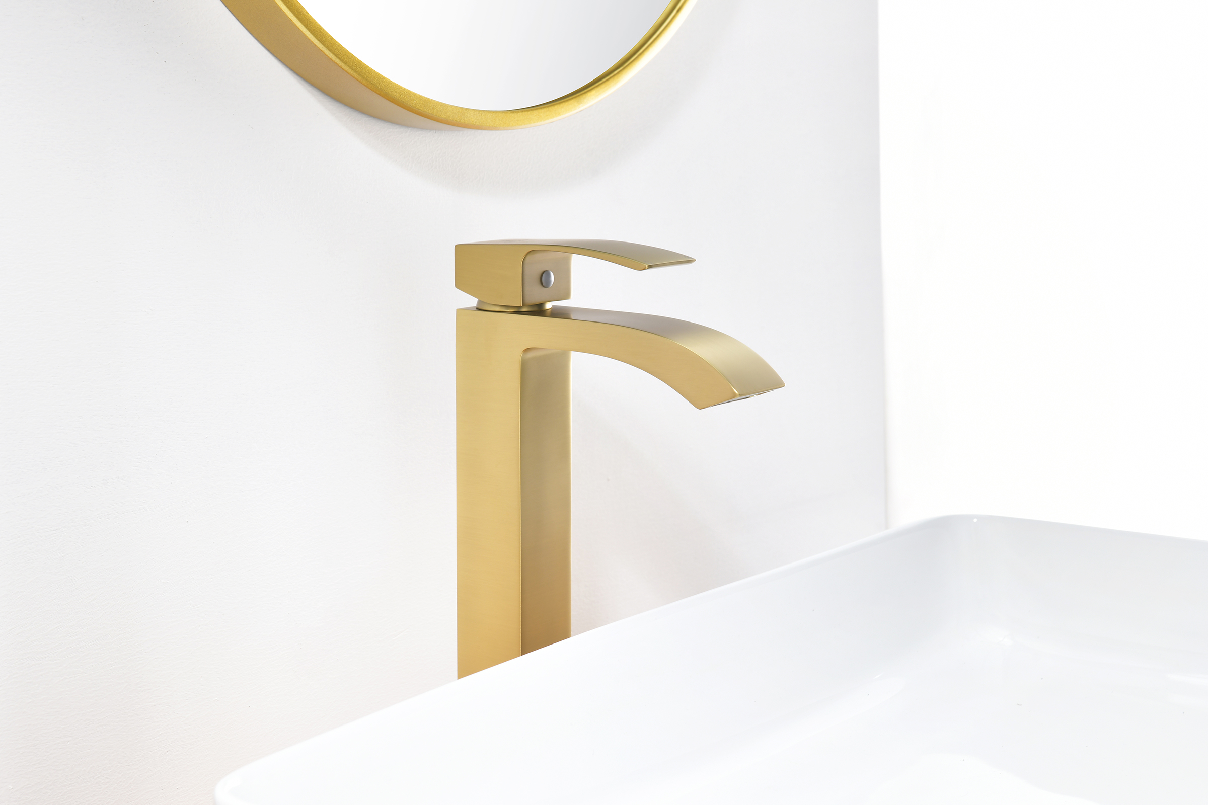 44112-S Смеситель од. для раковины-чаши (Мат. Золото) GANZER (10/1шт)