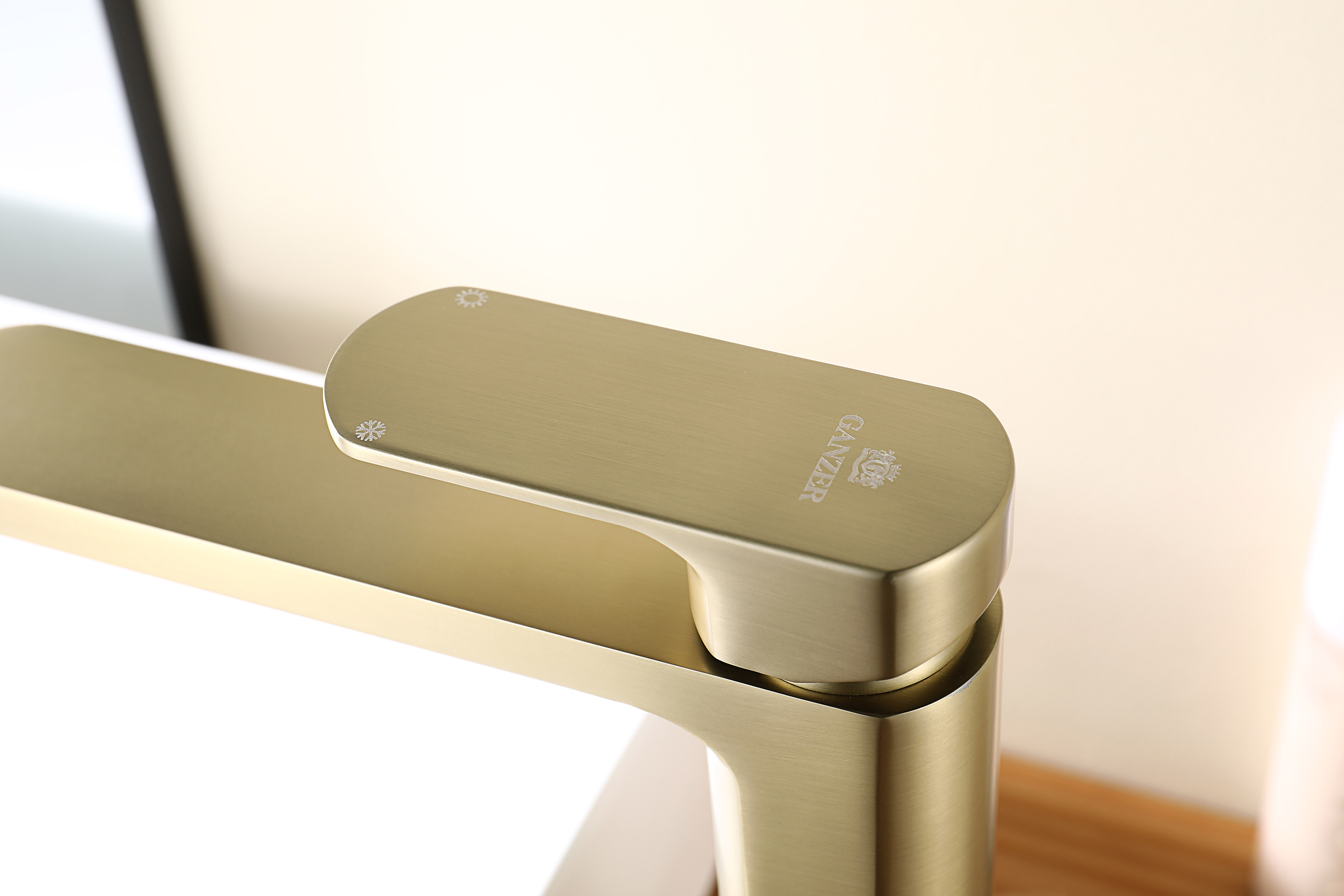 06112-S Смеситель од. для раковины-чаши (Мат. Золото) GANZER (10/1шт)