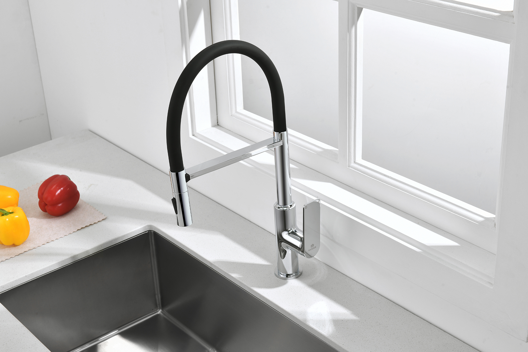 07126 Смеситель для кухни с гиб. МАГНИТ. изливом (ХРОМ+ЧЕР.) GANZER (10/1шт)