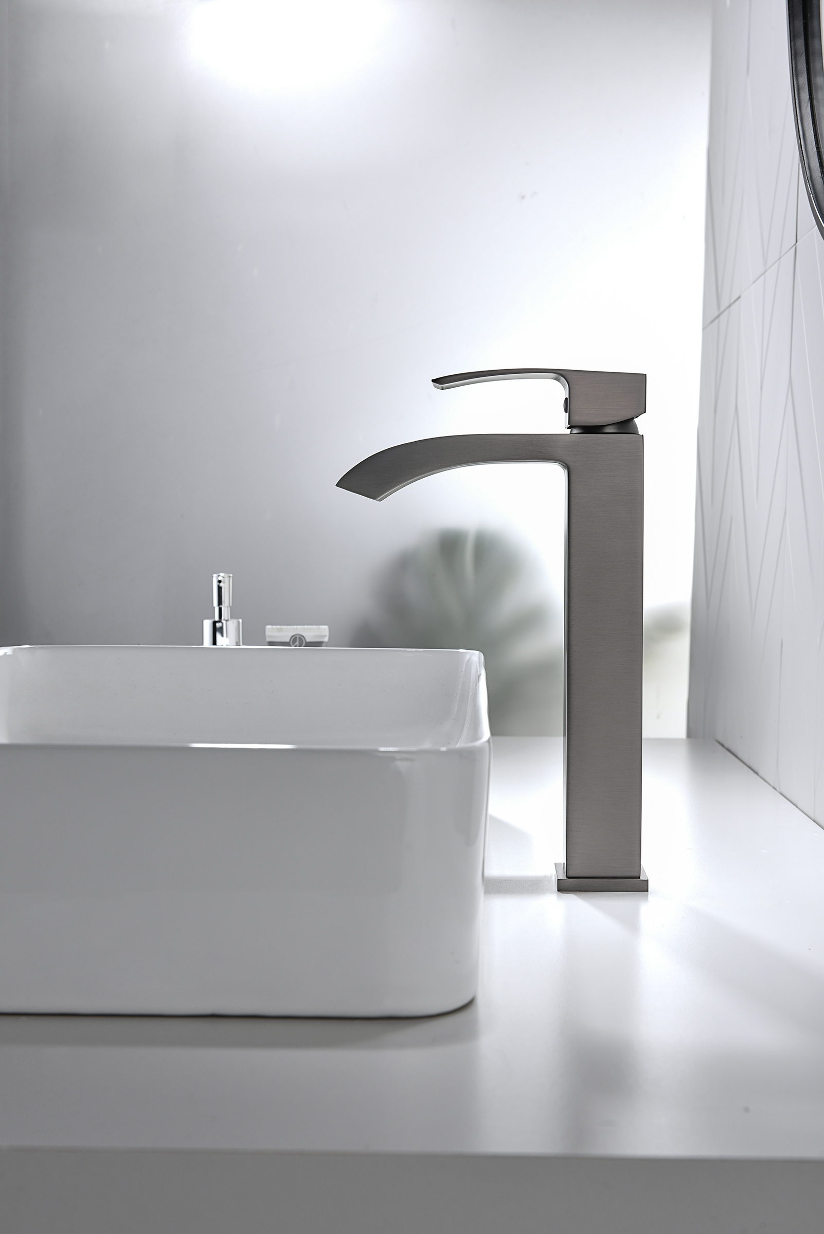 44112-Q Смеситель од. для раковины-чаши (ГРАФИТ) GANZER (10/1шт)