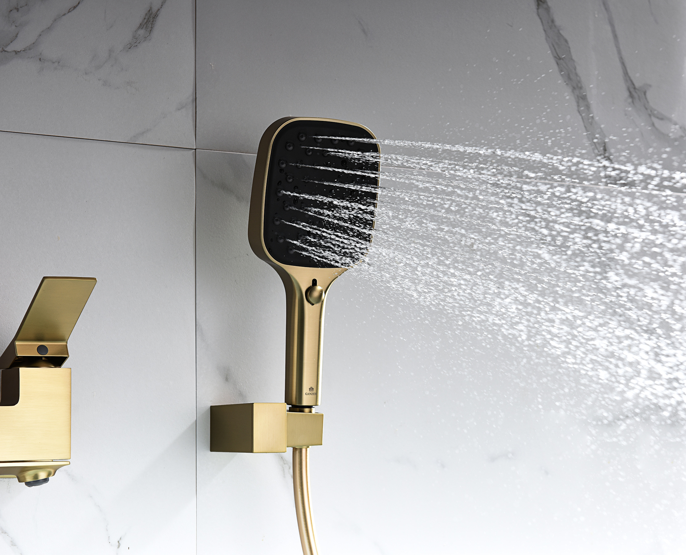 05132-S Смеситель од. для ванны кор. (Мат. Золото)  GANZER  (8/1шт)