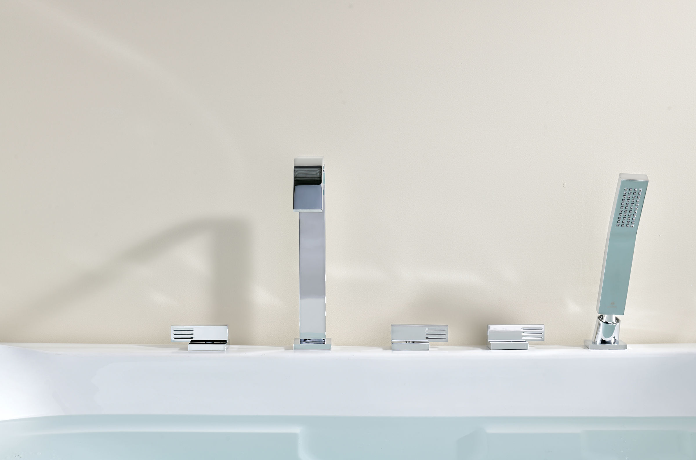 01133 Смеситель на борт ванны (5-отв,ХРОМ)  GANZER (10/1шт)