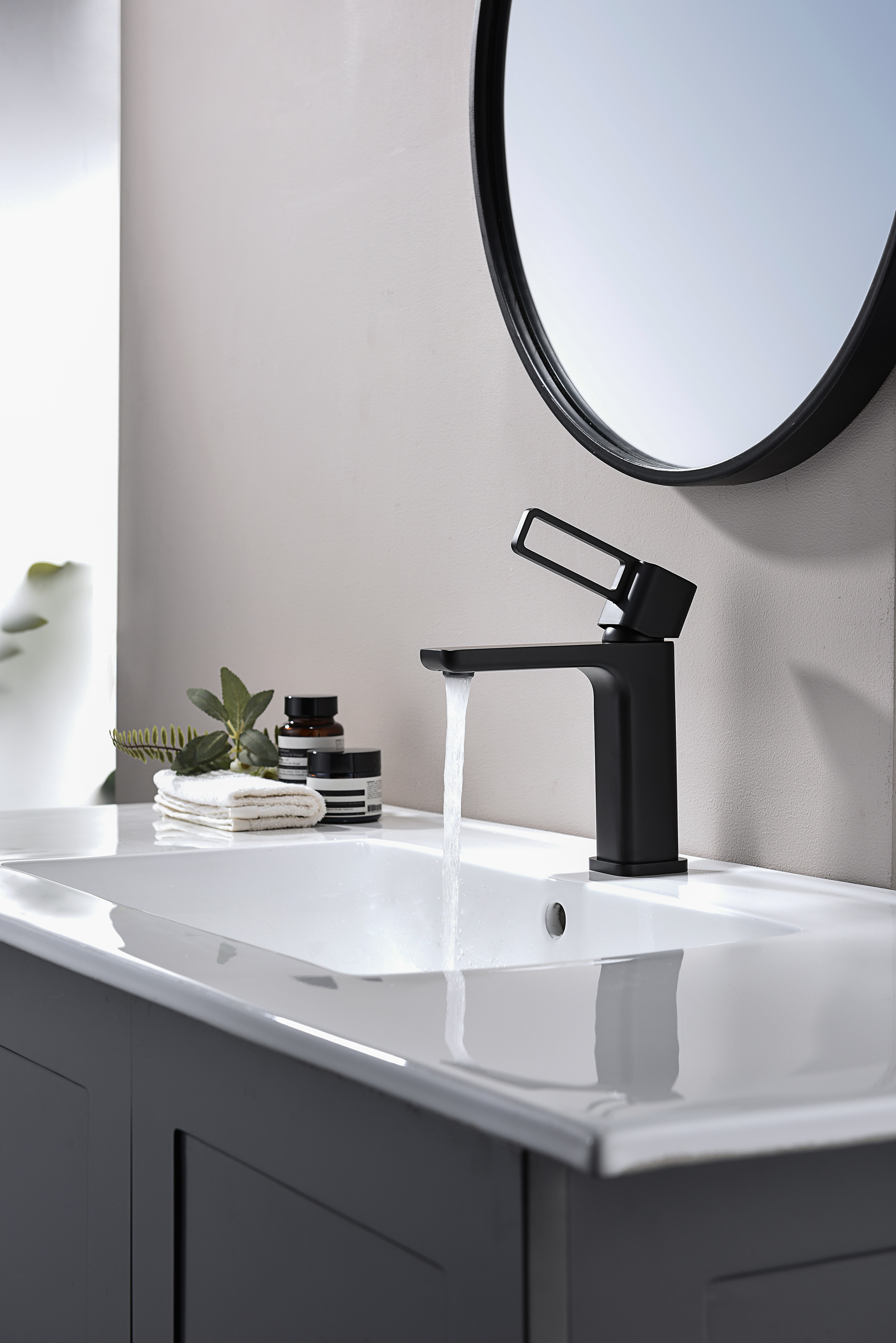 12111-C Смеситель од. для раковины (ЧЕРНЫЙ) GANZER (10/1шт)