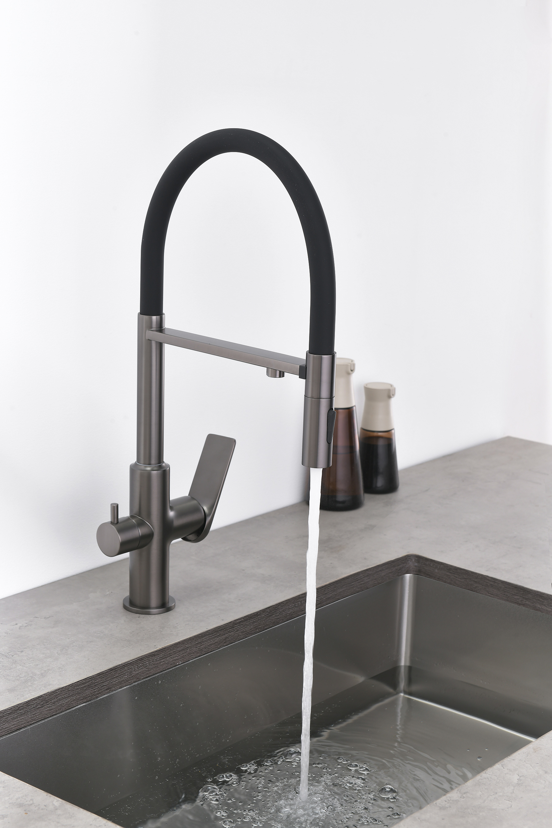 07127-Q Смес. для кухни с гиб МАГ. изл. и под. фильт. (ГРАФИТ+ЧЕР.) GANZER (10/1шт)