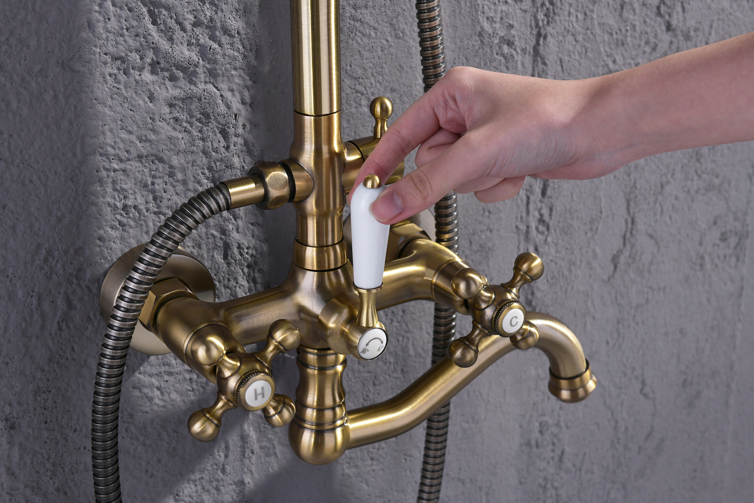 09063-D Двухвент душевой релинг БРОНЗА  GANZER  (4/1шт)