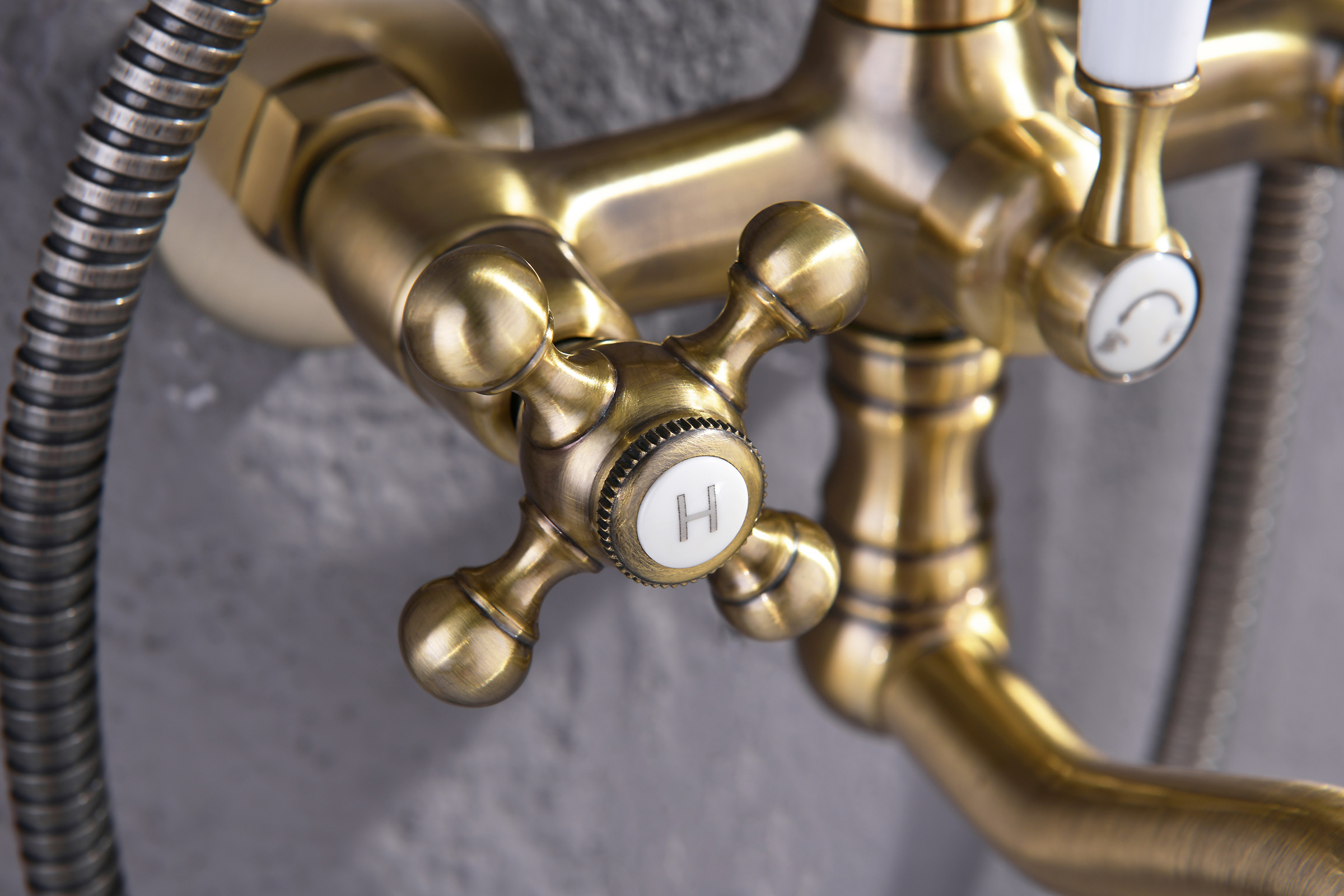 09063-D Двухвент душевой релинг БРОНЗА  GANZER  (4/1шт)