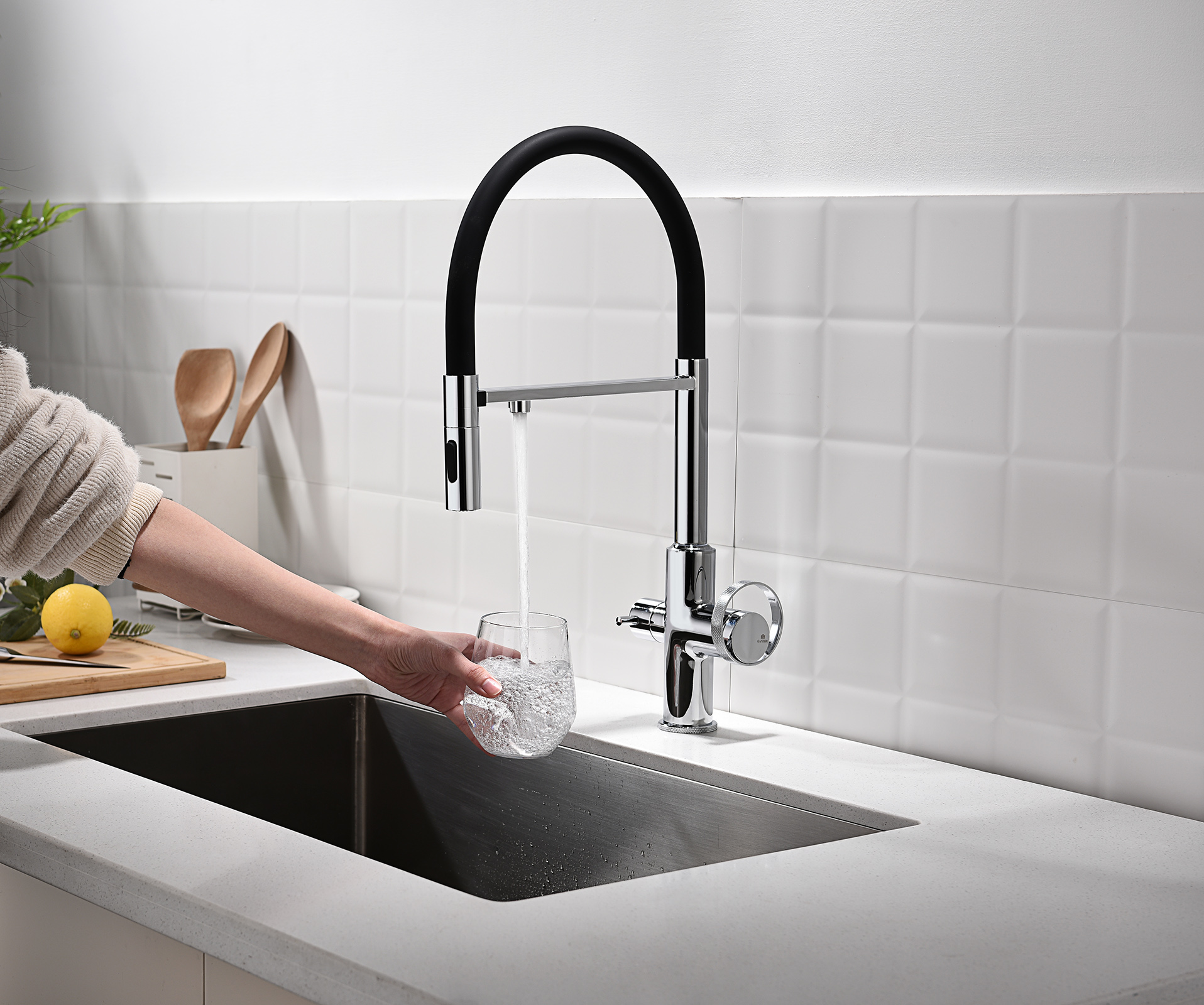 19127 Смес. для кухни с гиб МАГ. изл. и под. фильт. (ХРОМ+ЧЕР.) GANZER (10/1шт)