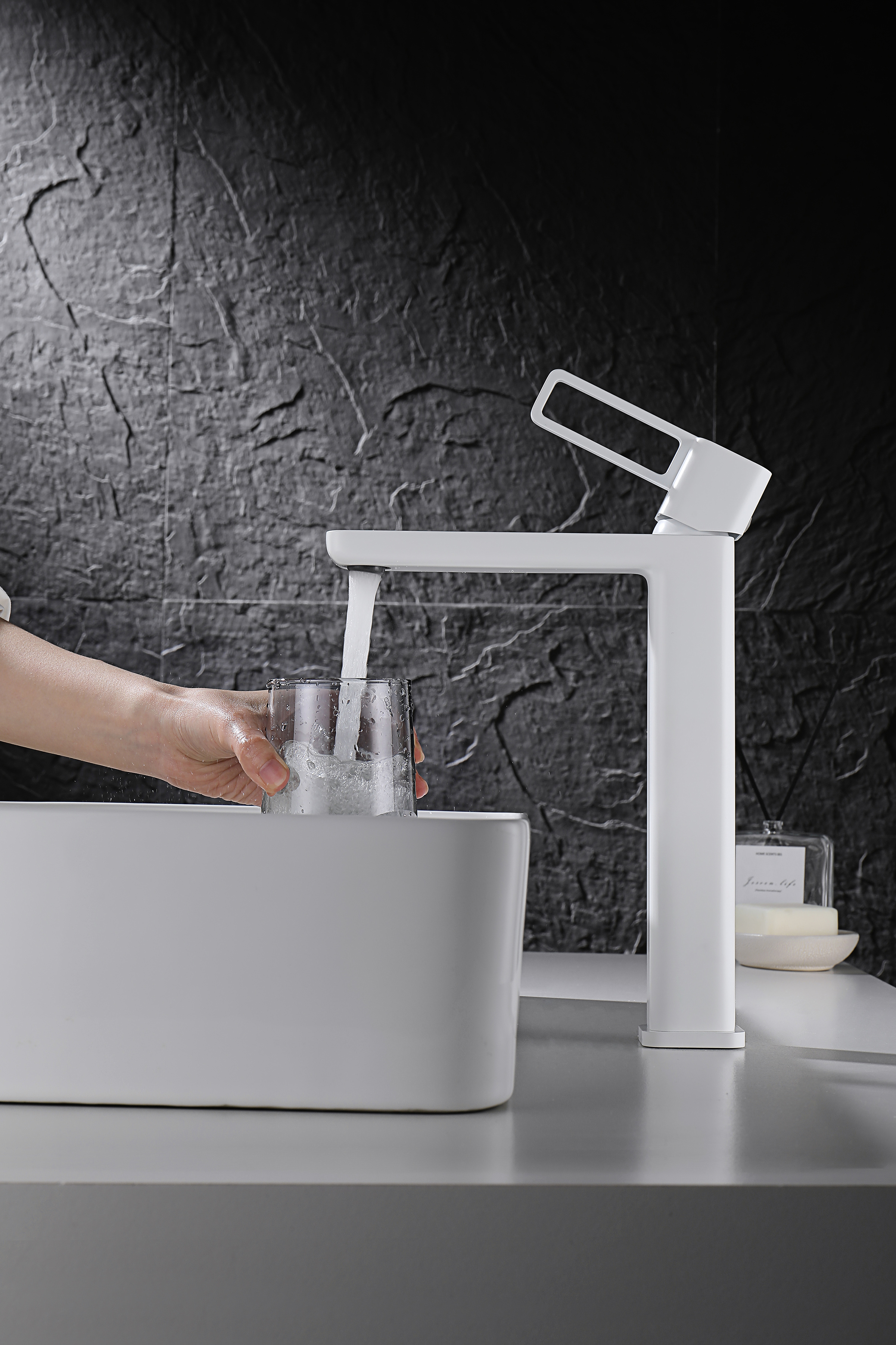 12112-F Смеситель од. для раковины-чаши (БЕЛЫЙ) GANZER (10/1шт)