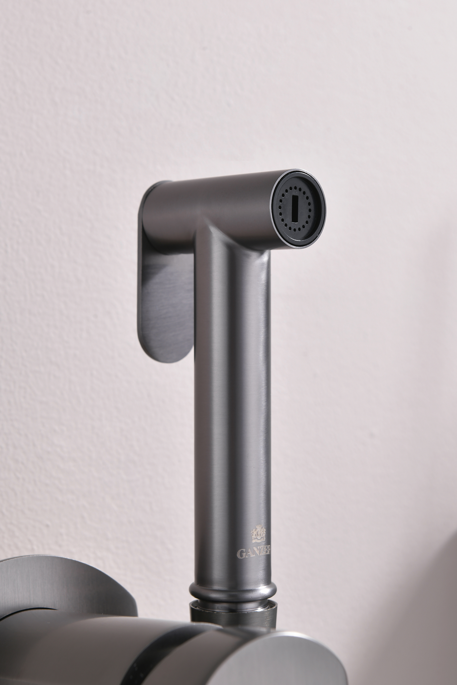 06157-Q Смеситель встраиваемый с ГИГ. душем (ГРАФИТ) GANZER (10/1шт)