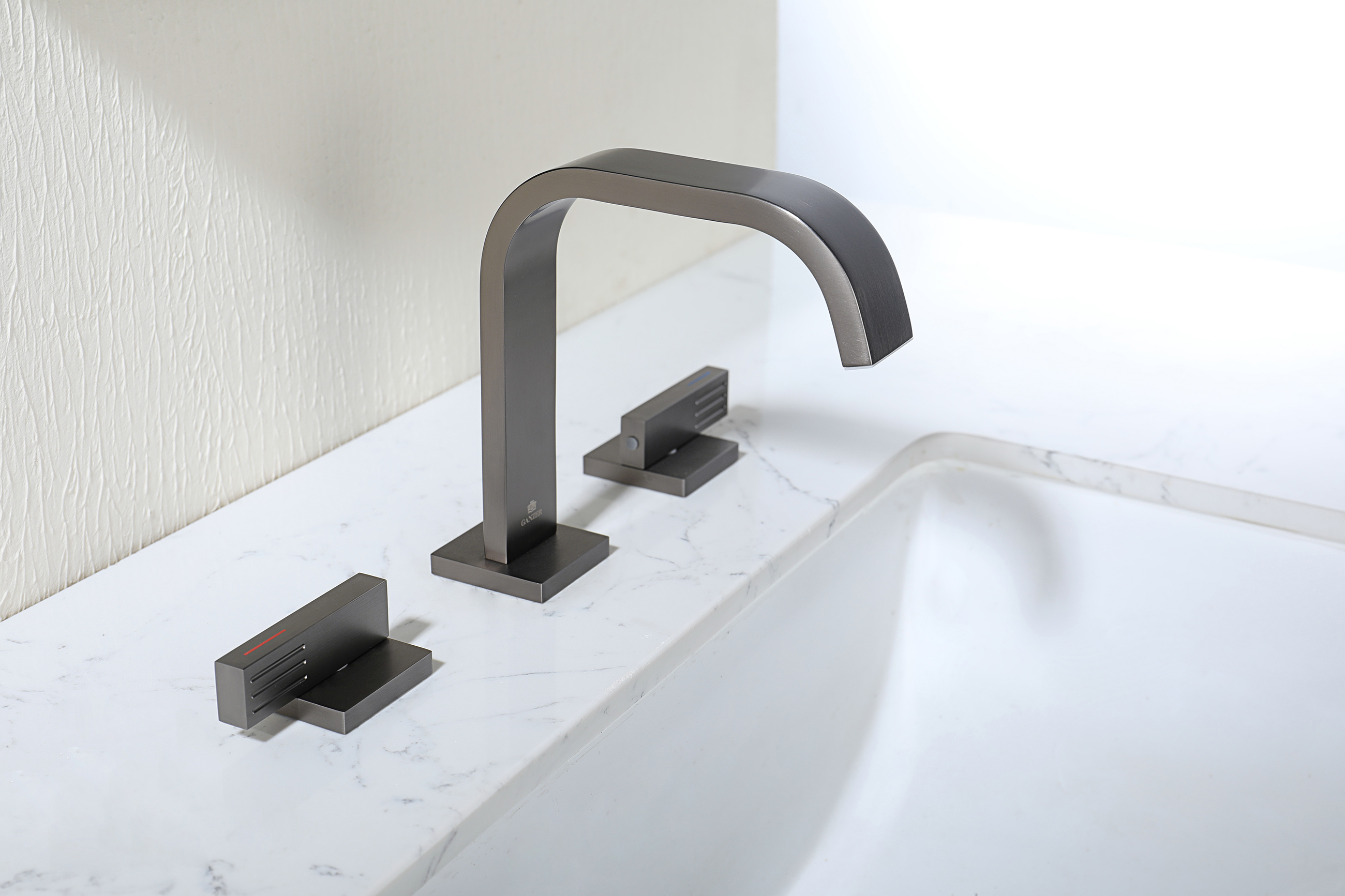 01115-Q Смеситель на борт раковины (3-отв,ГРАФИТ) GANZER (10/1шт)