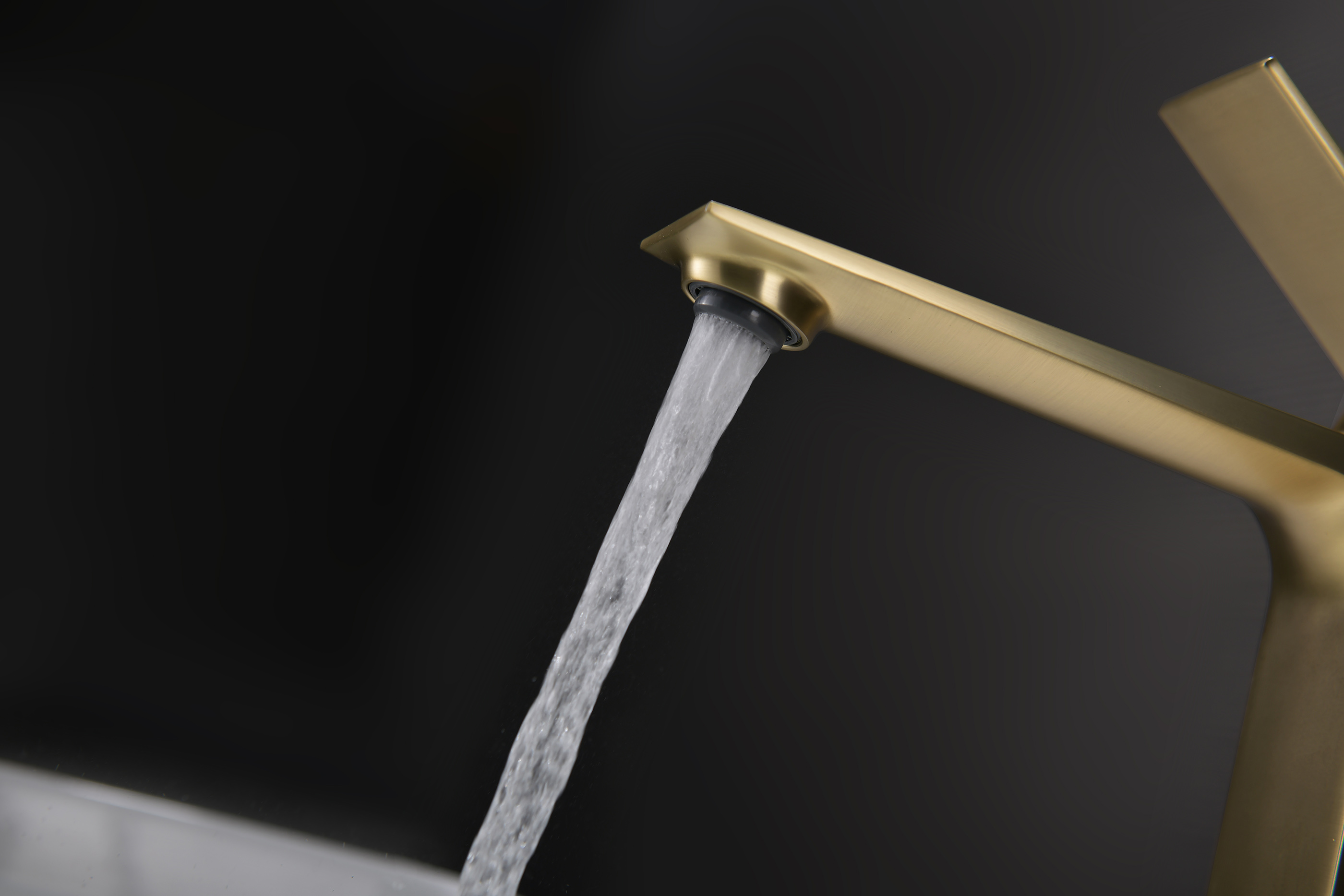 05112-S Смеситель од. для раковины-чаши (Мат. Золото) GANZER (10/1шт)