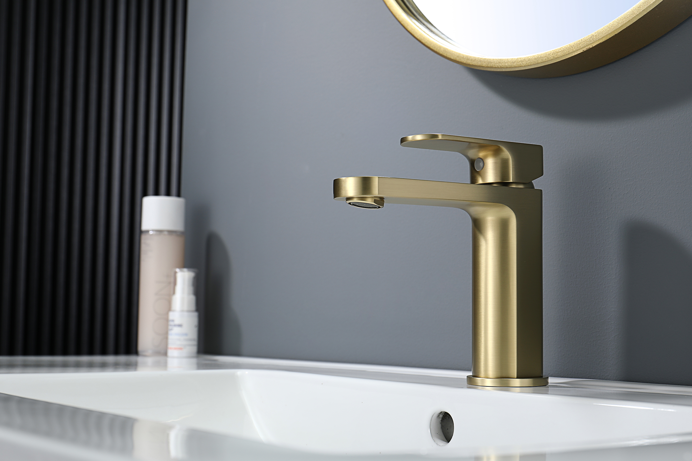 06111-S Смеситель од. для раковины (Мат. Золото) GANZER (10/1шт)