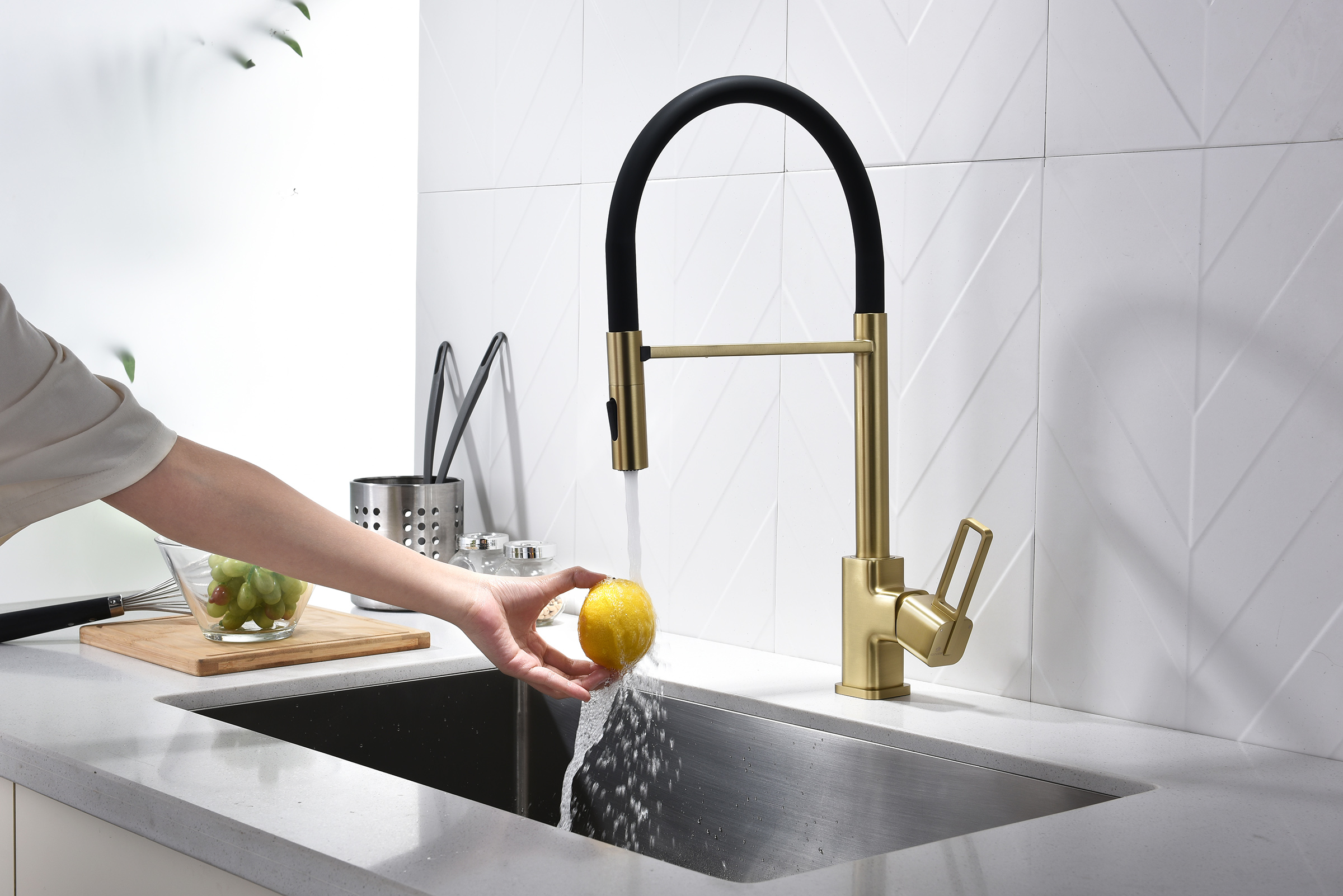 12127-SC Смеситель для кухни с гиб. МАГНИТ. изливом (Мат. Золото+ЧЕР.) GANZER (10/1шт)