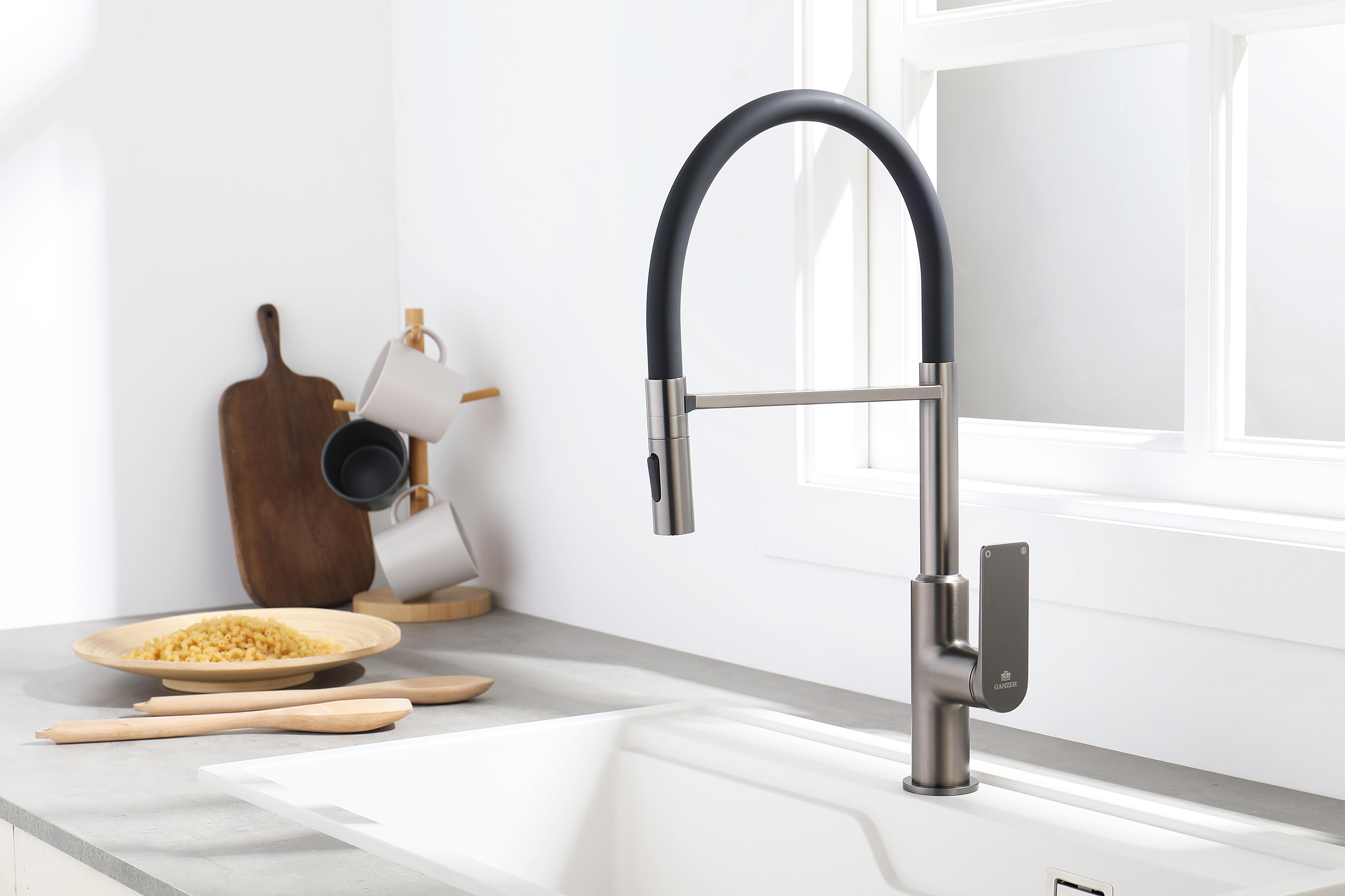 07126-Q Смеситель для кухни с гиб. МАГНИТ. изливом (ГРАФИТ+ЧЕР.) GANZER (10/1шт)