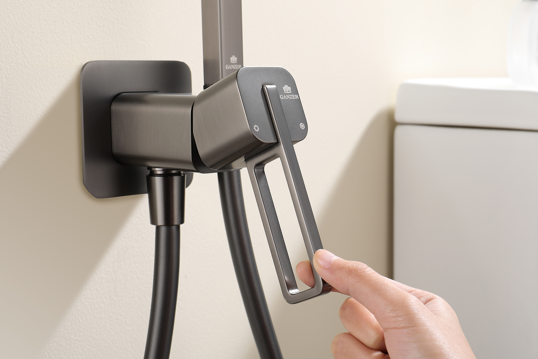 12157-Q Смеситель встраиваемый с ГИГ. душем (ГРАФИТ) GANZER (10/1шт)