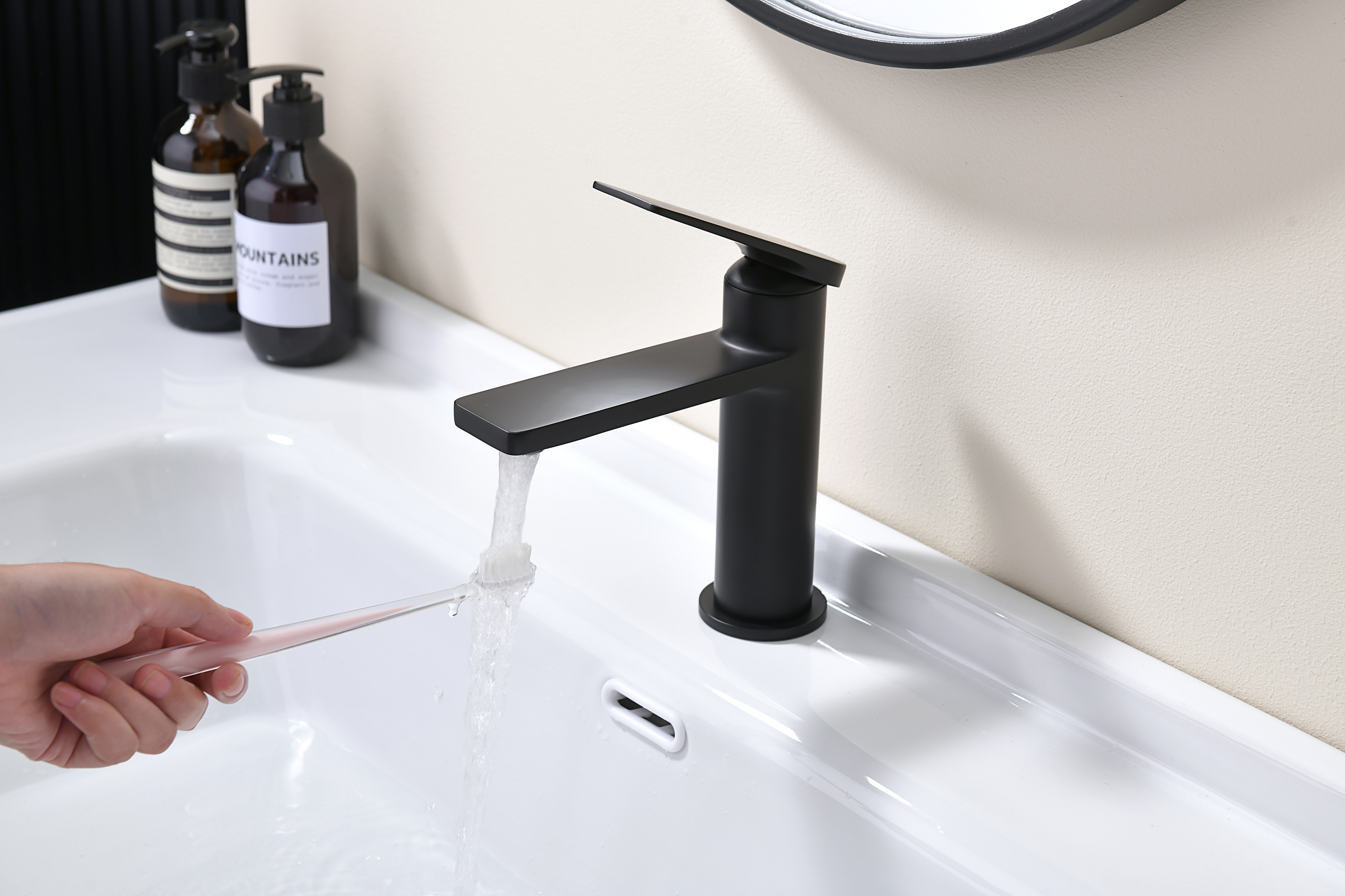 07111-C Смеситель од. для раковины (ЧЕРНЫЙ) GANZER (10/1шт)