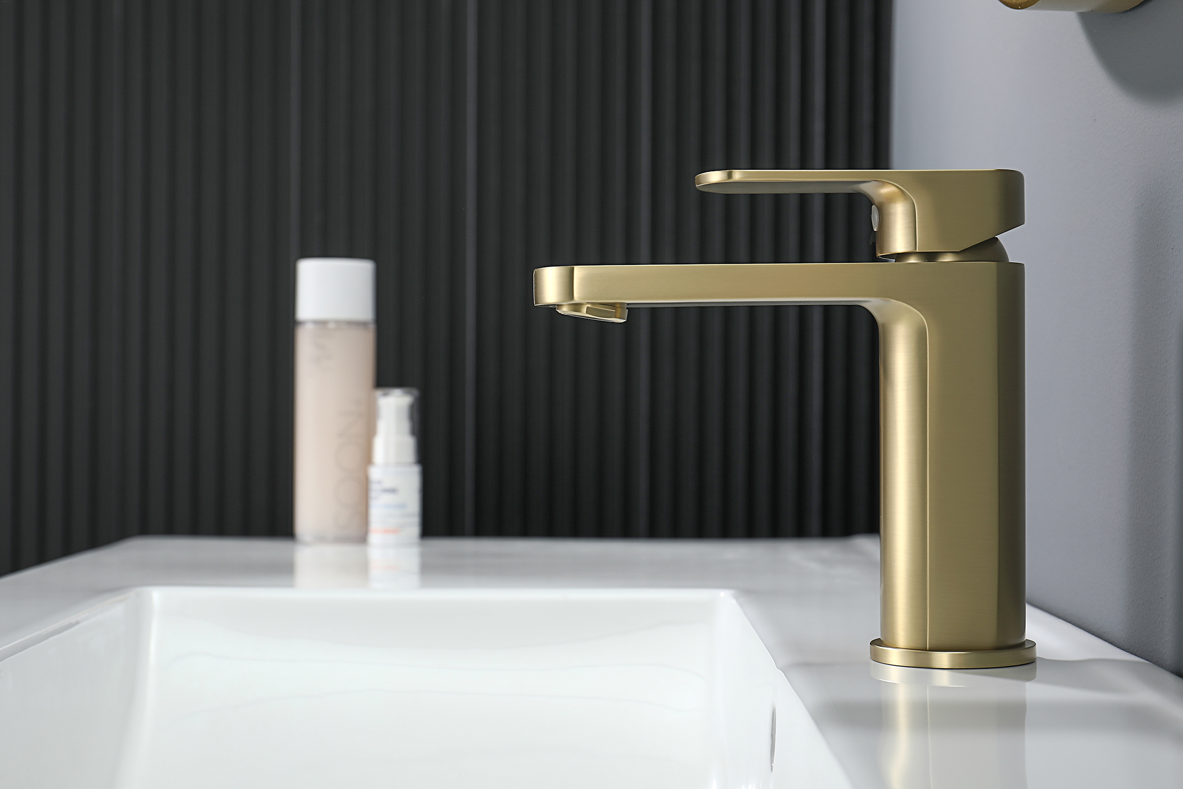 06111-S Смеситель од. для раковины (Мат. Золото) GANZER (10/1шт)