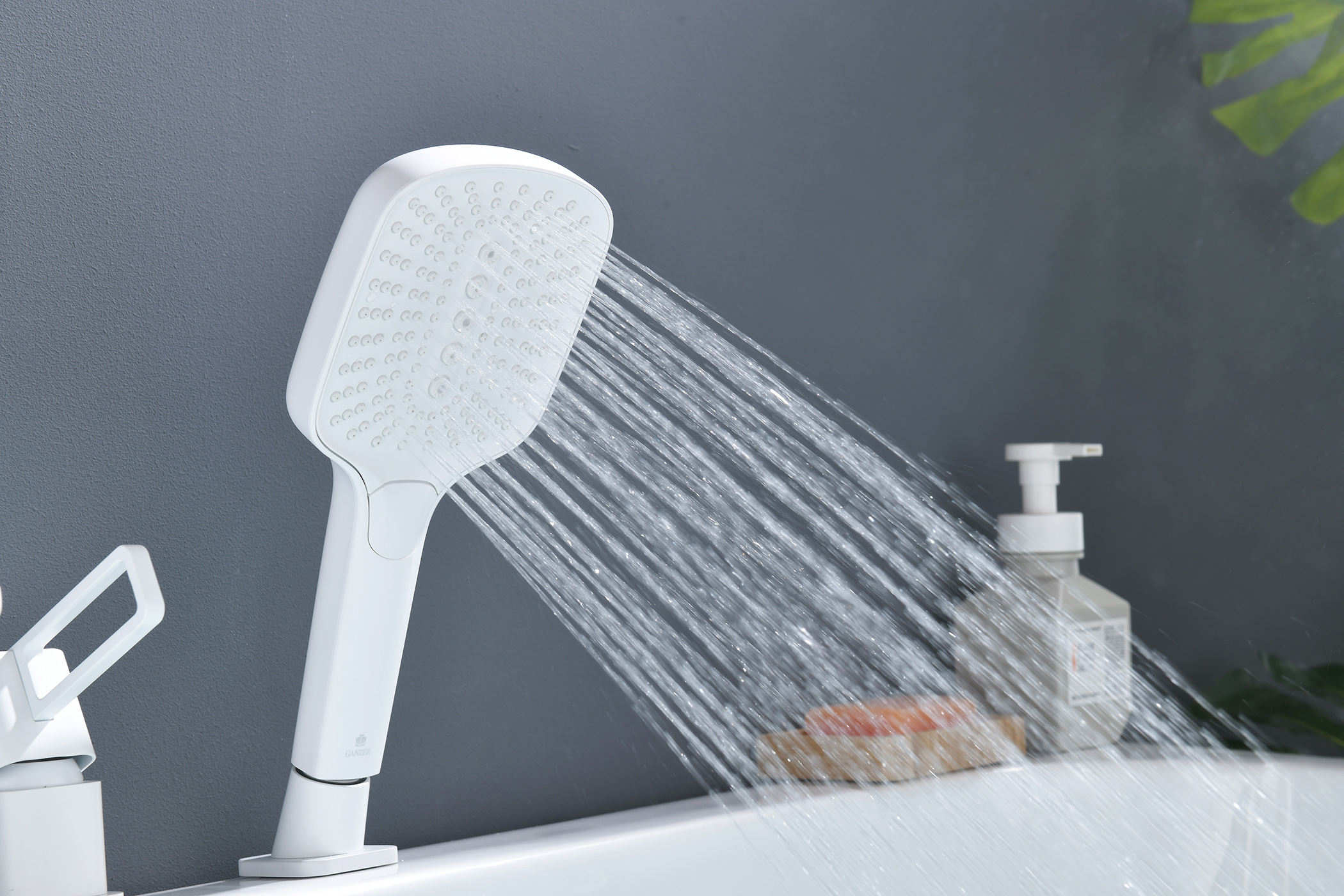 12133-F Смеситель на борт ванны (3-отв,БЕЛЫЙ)  GANZER (10/1шт)