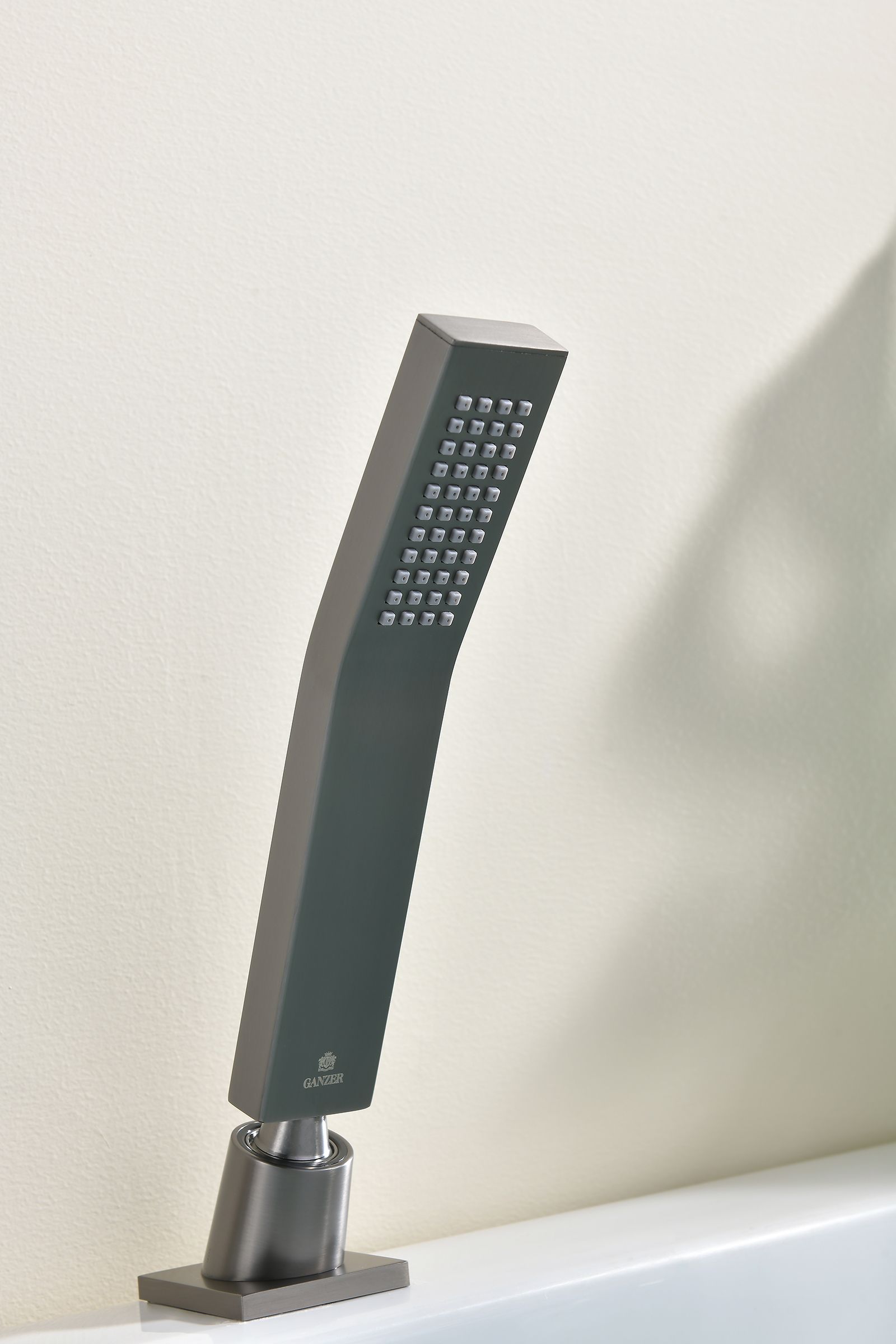 01133-Q Смеситель на борт ванны (5-отв,ГРАФИТ)  GANZER (10/1шт)