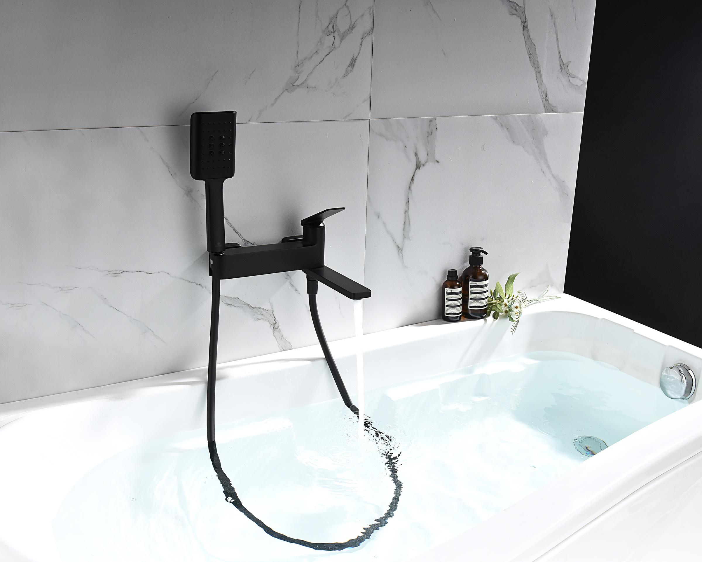 07132-C Смеситель од. для ванны кор. (ЧЕРНЫЙ)  GANZER  (8/1шт)