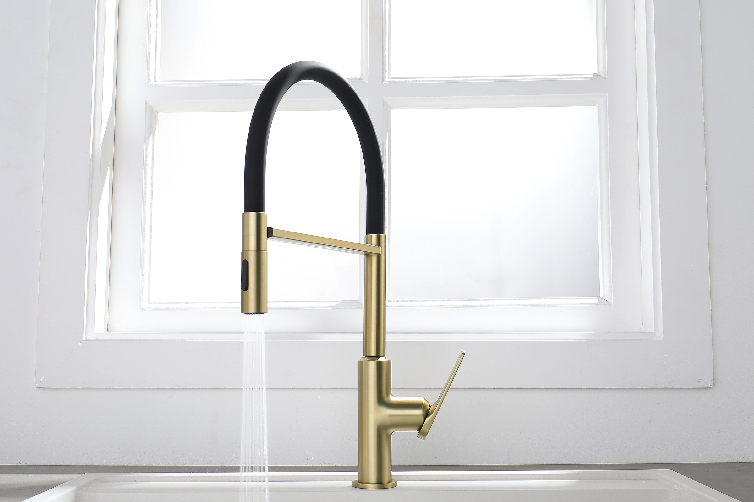 07126-S Смеситель для кухни с гиб. МАГНИТ. изливом (Мат. Золото+ЧЕР.) GANZER (10/1шт)