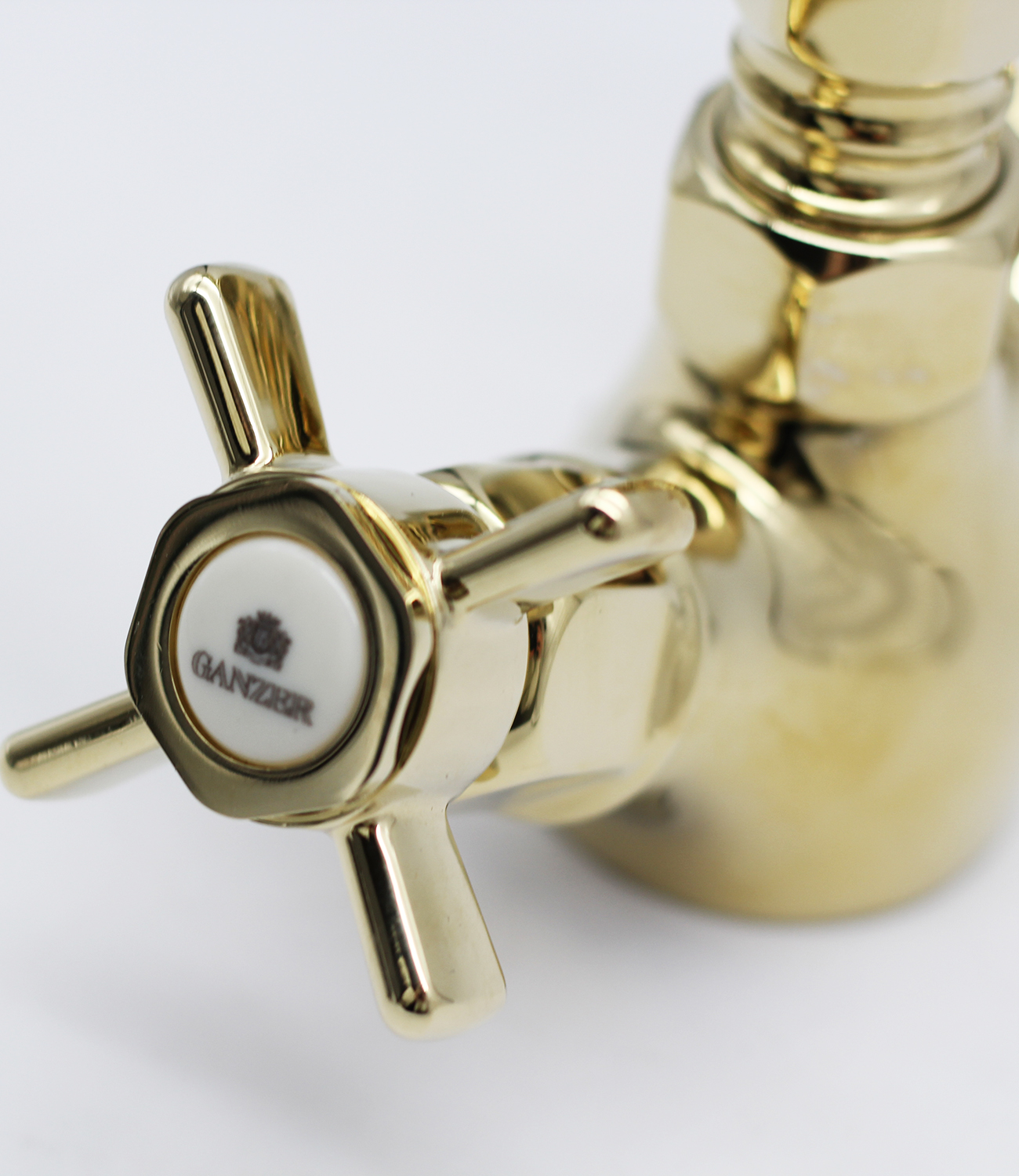 15113-E Смеситель двухвент. для умыв. (ЗОЛОТО)  GANZER (10/1шт)