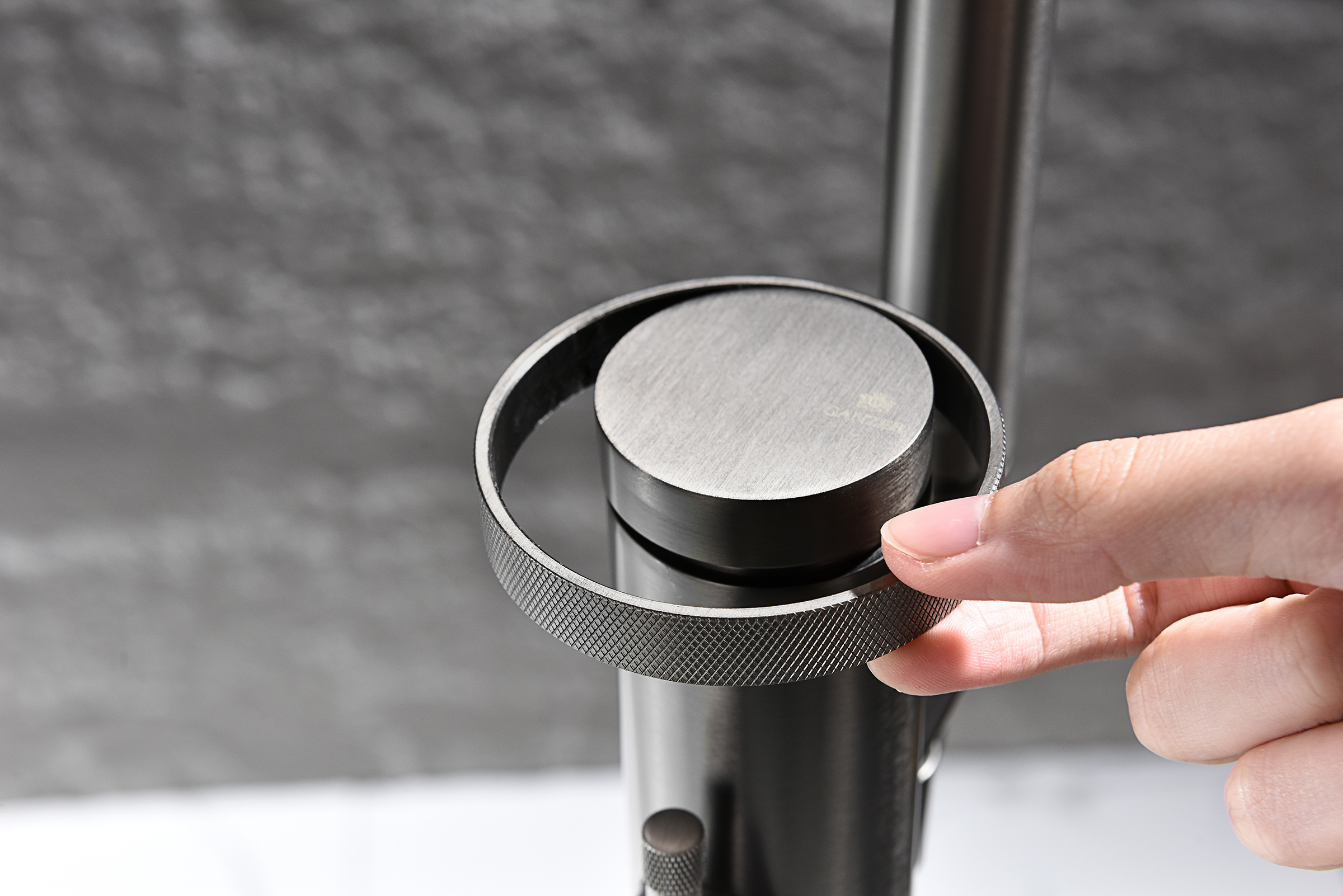 19181-Q Смеситель напольный для ванны (ГРАФИТ) GANZER  (5/1шт)