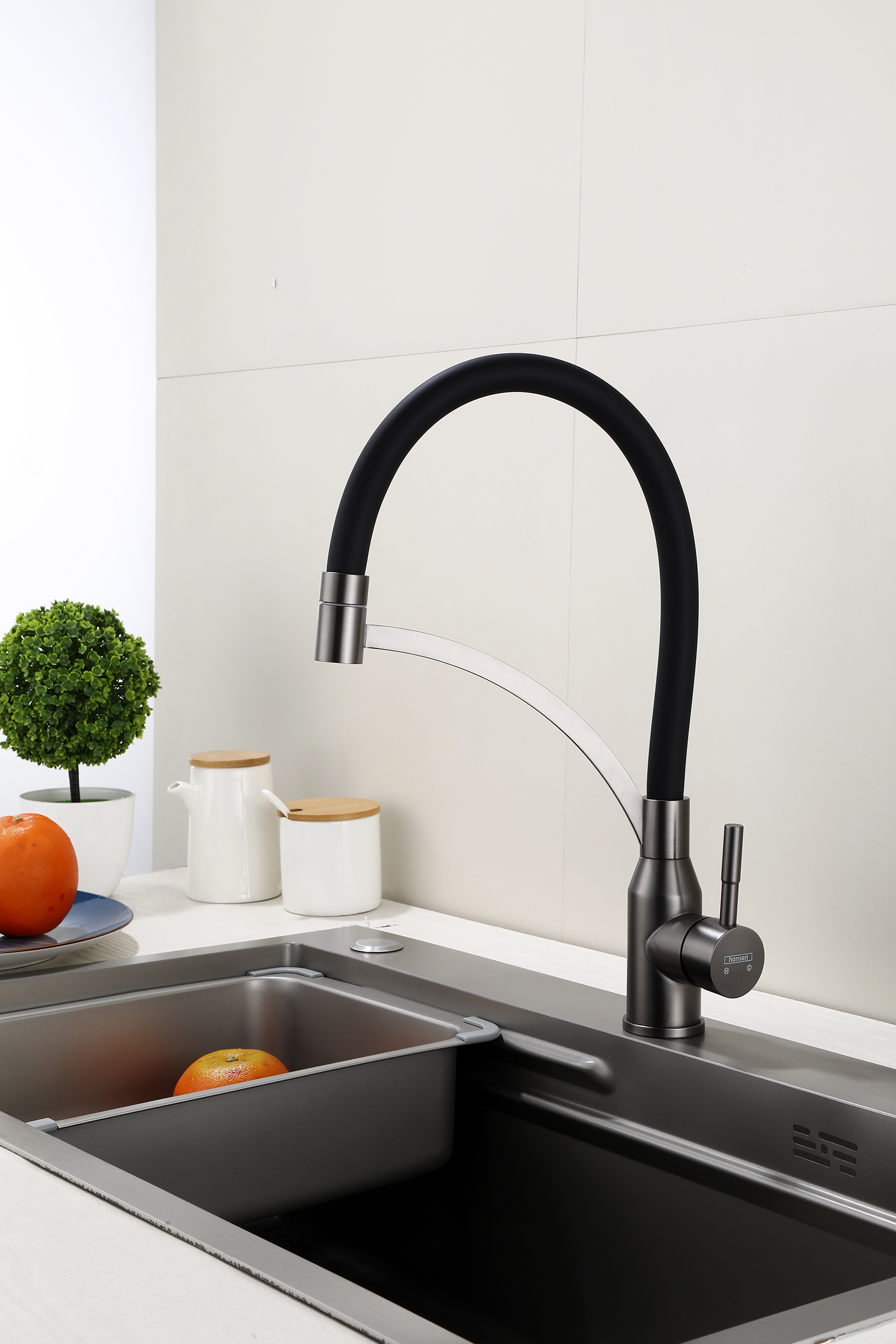 56043-PC Смес. из НЕРЖ. для кух. (ГРАФИТ с гиб. ЧЕР. изл.) HANSEN  (20/1шт)