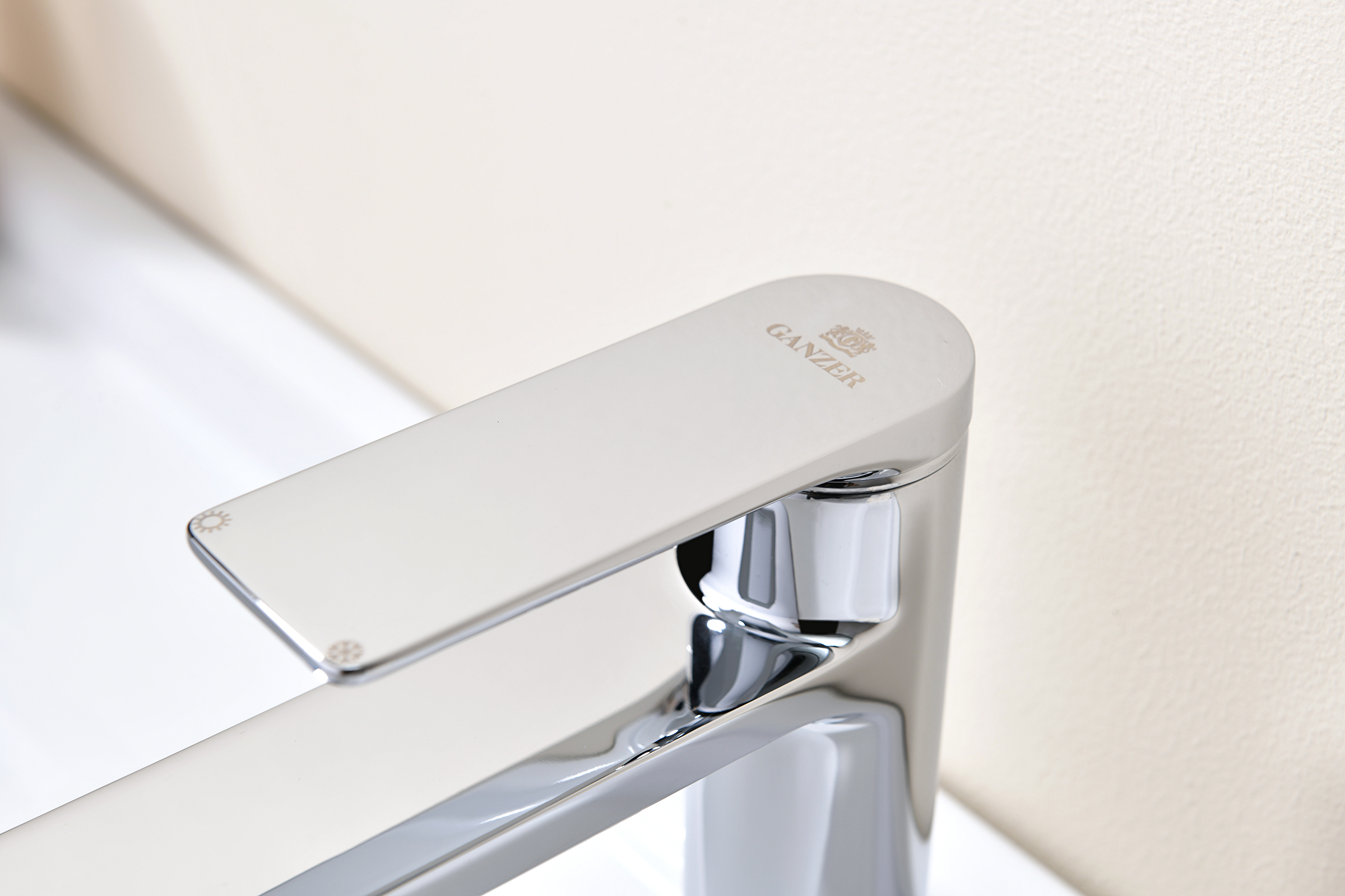 07111 Смеситель од. для раковины (ХРОМ) GANZER (10/1шт)