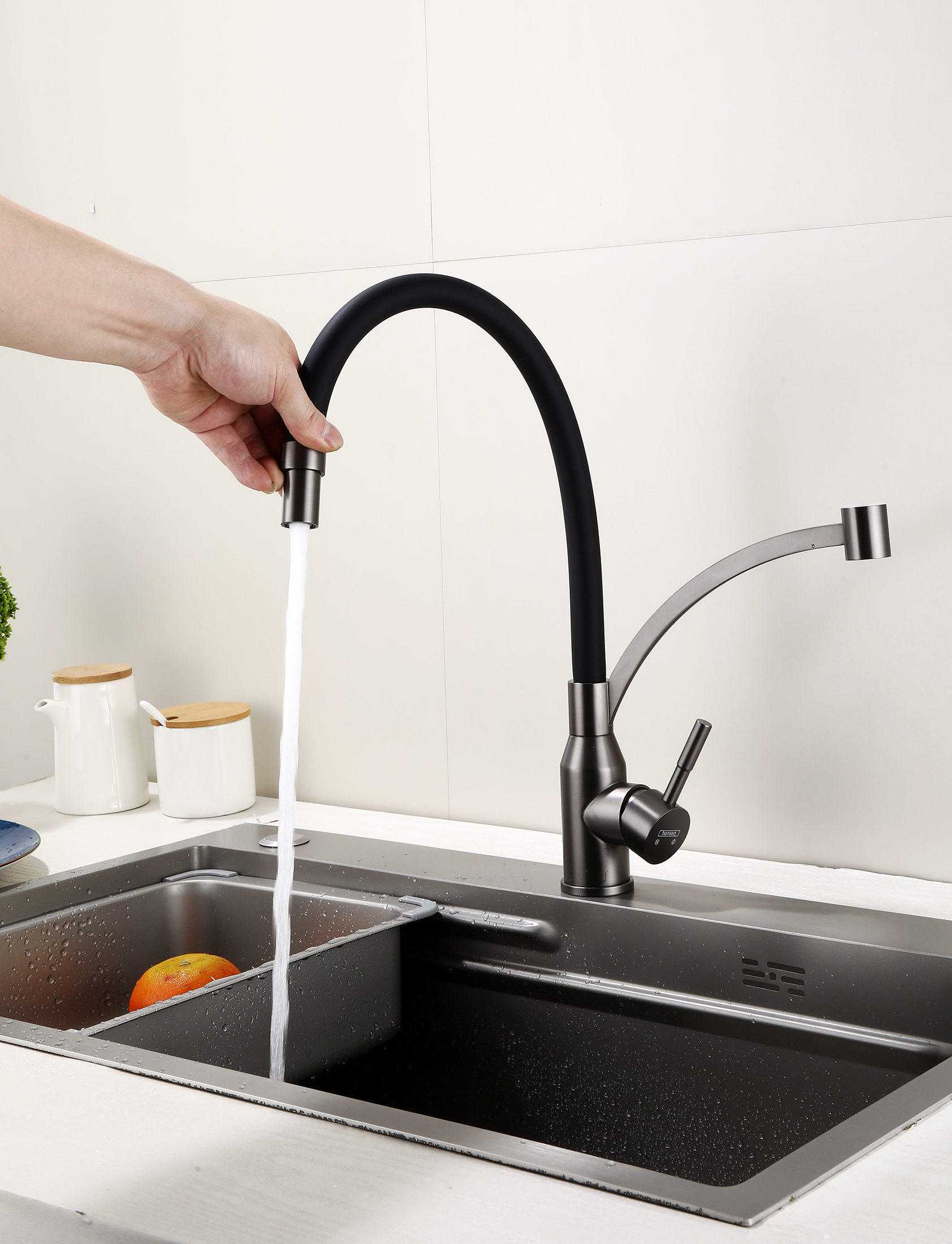 56043-PC Смес. из НЕРЖ. для кух. (ГРАФИТ с гиб. ЧЕР. изл.) HANSEN  (20/1шт)