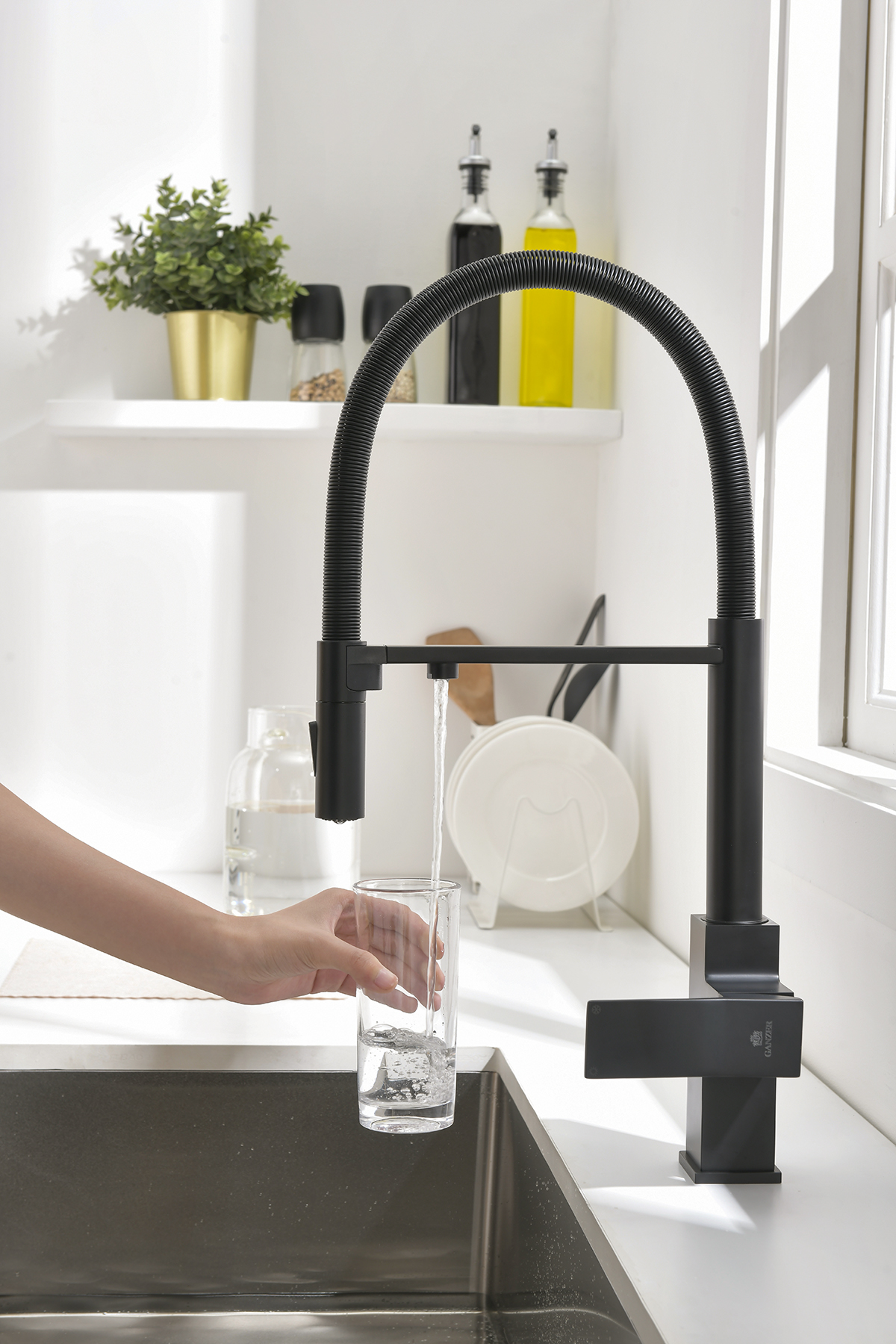 05126-C Смес. для кухни с гиб МАГ. изл. и под. фильт. (ЧЕРНЫЙ) GANZER (10/1шт)