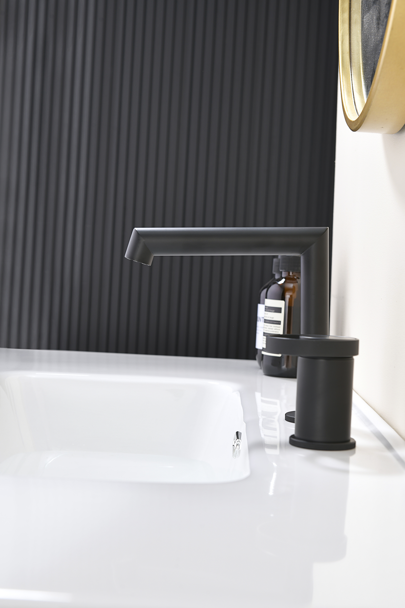 19114-C Смеситель на борт раковины (2-отв,ЧЕРНЫЙ)  GANZER (10/1шт)