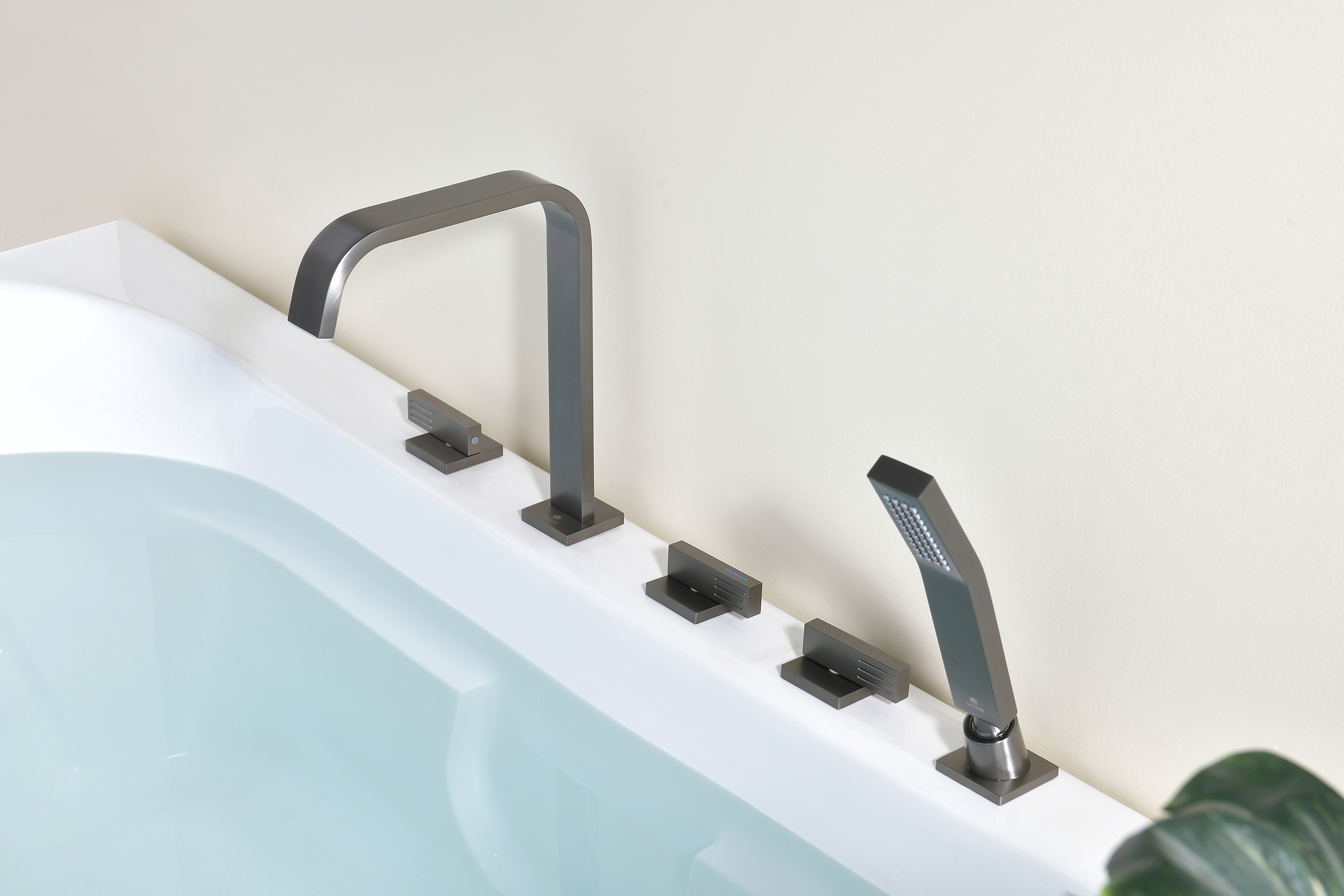 01133-Q Смеситель на борт ванны (5-отв,ГРАФИТ)  GANZER (10/1шт)